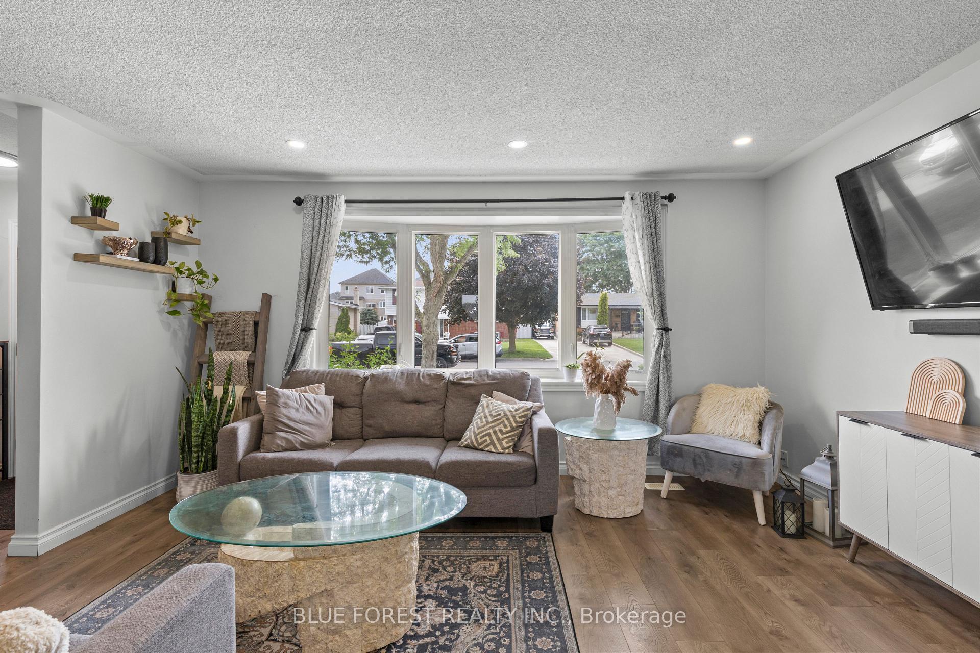 Photo 6 of 42 Dunwich Drive, St. Thomas — HOMEH