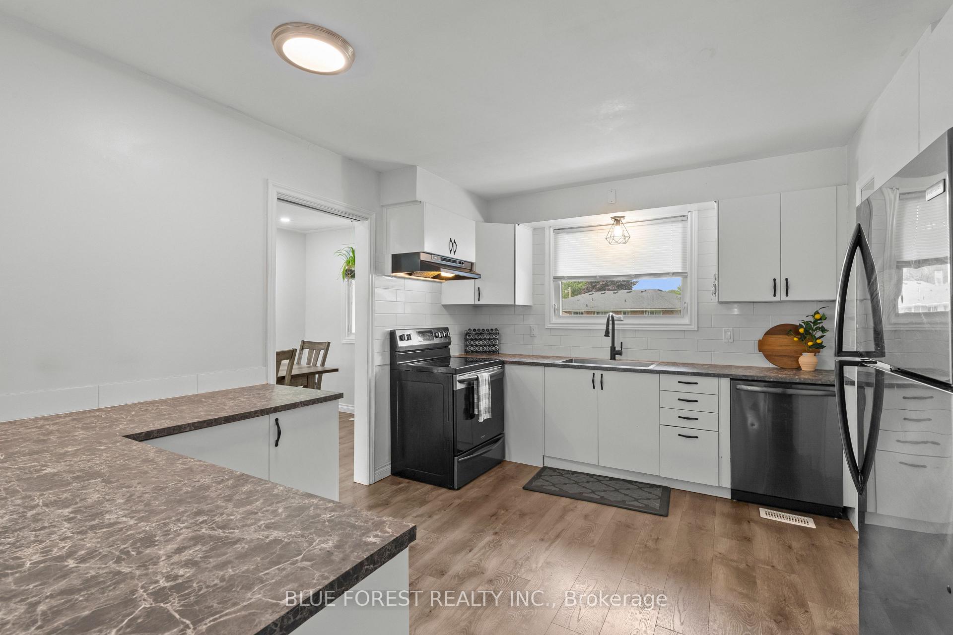 Photo 9 of 42 Dunwich Drive, St. Thomas — HOMEH