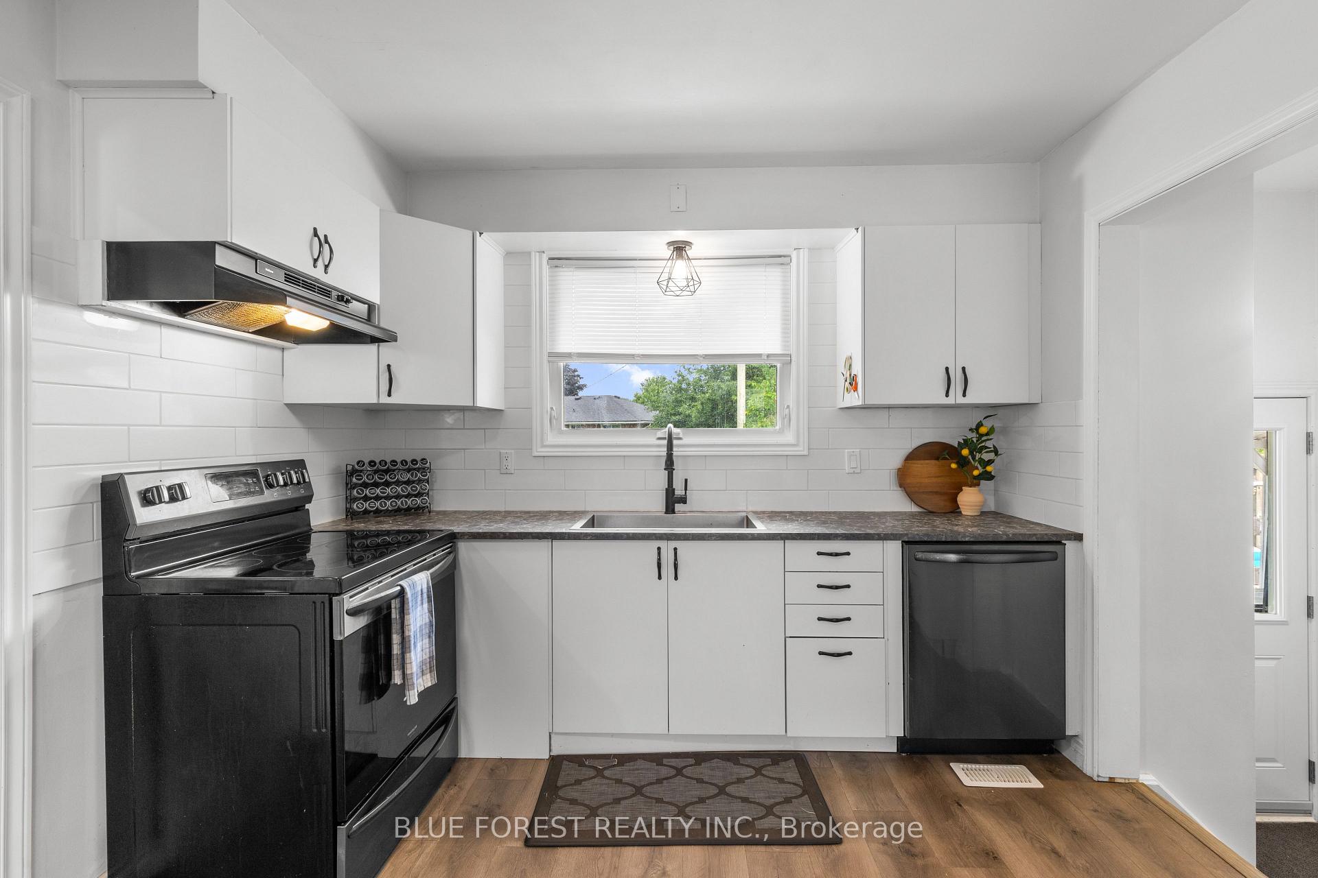Photo 10 of 42 Dunwich Drive, St. Thomas — HOMEH