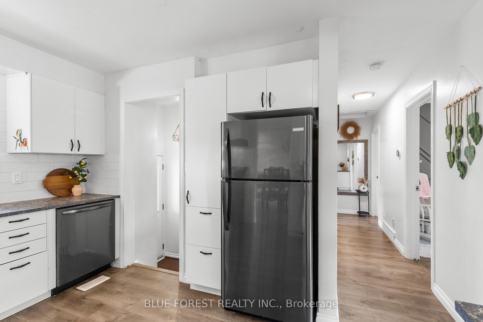 Photo 11 of 42 Dunwich Drive, St. Thomas — HOMEH