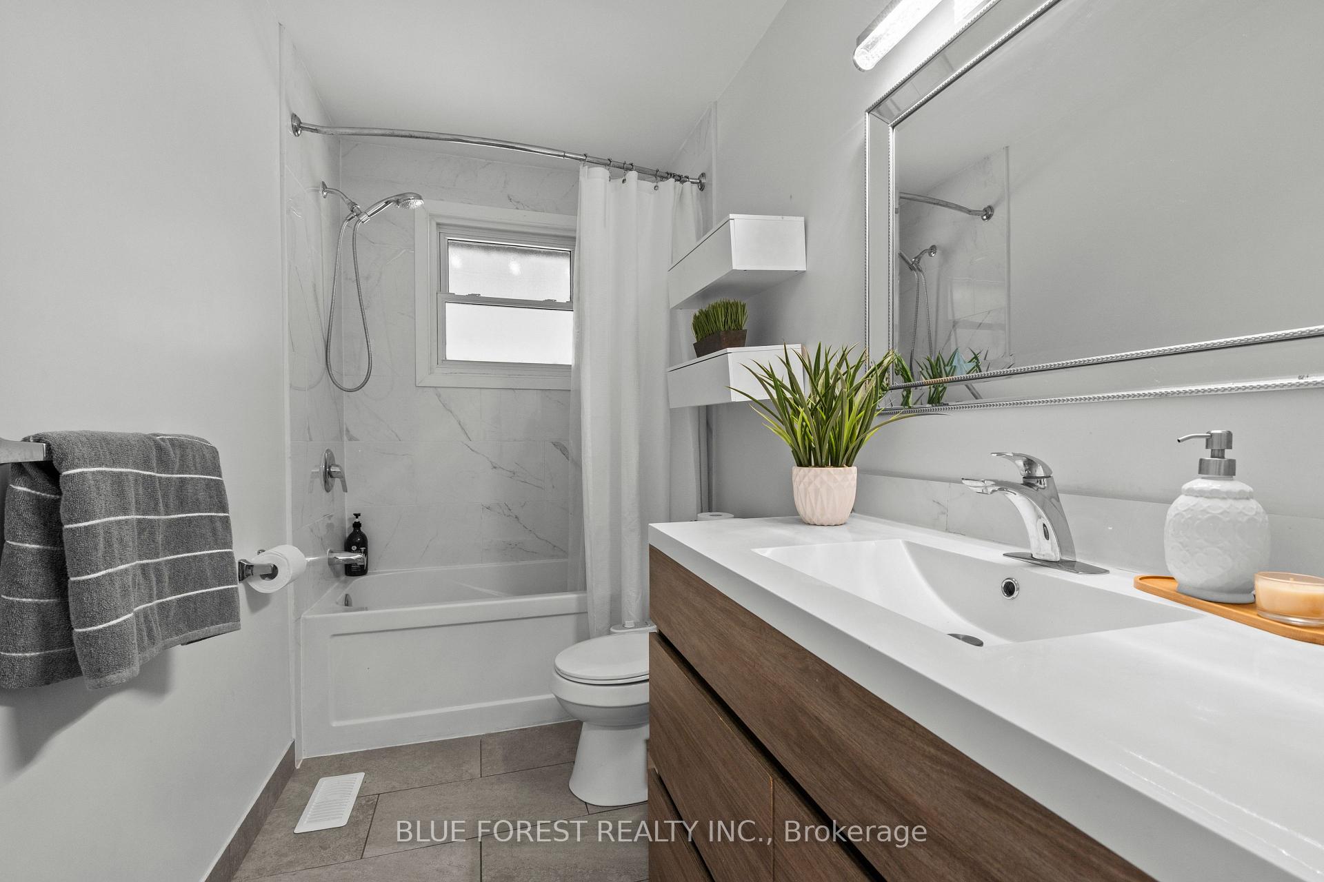 Photo 20 of 42 Dunwich Drive, St. Thomas — HOMEH