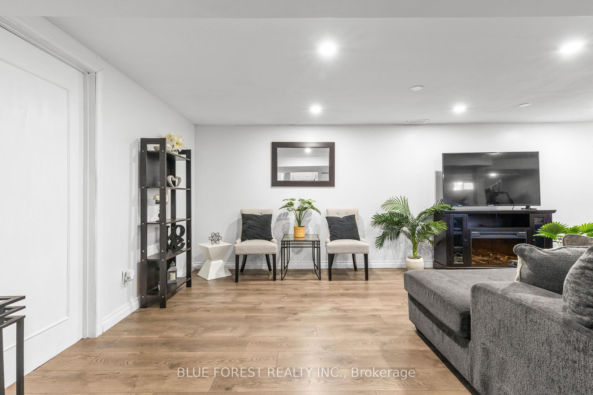 Photo 24 of 42 Dunwich Drive, St. Thomas — HOMEH