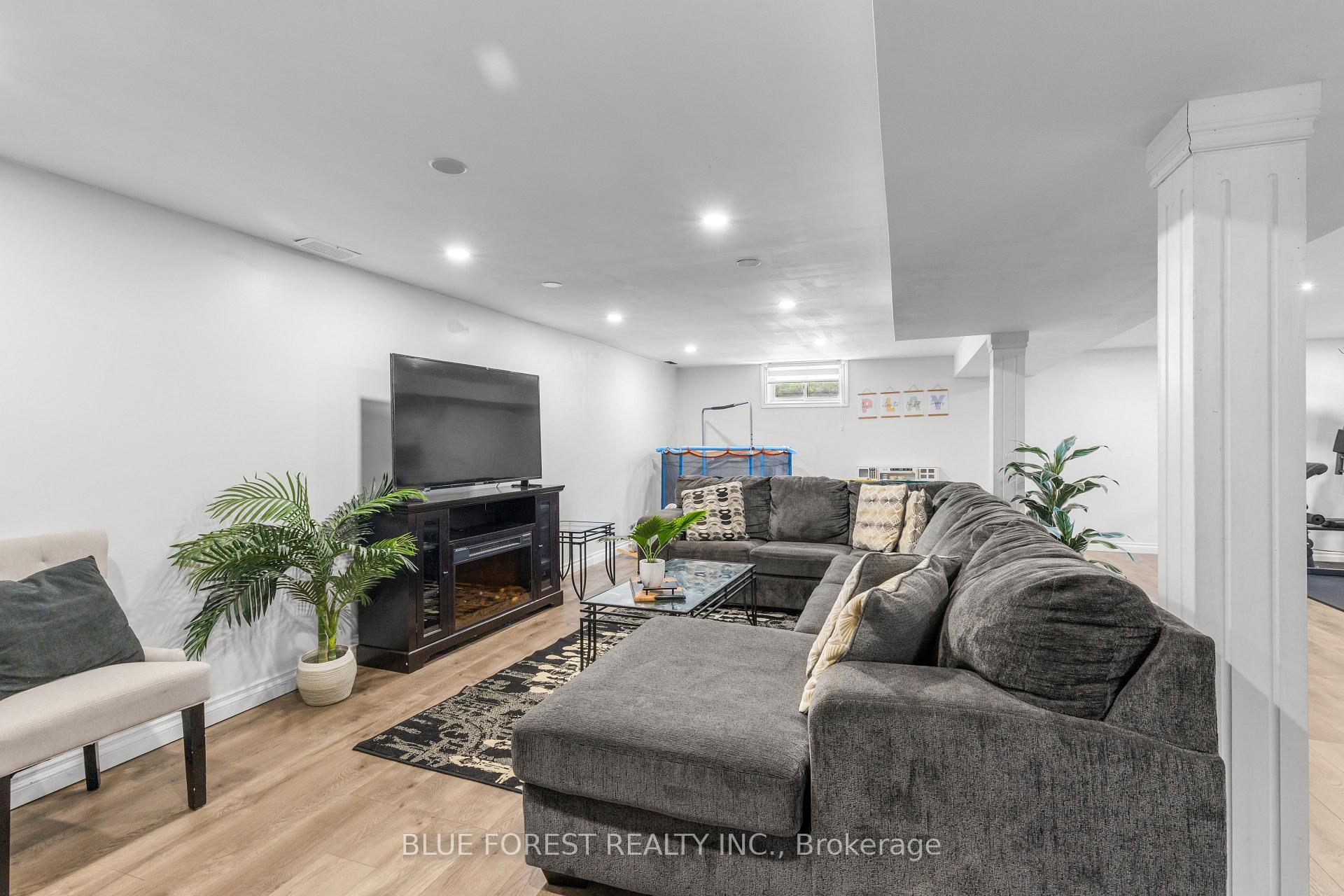 Photo 25 of 42 Dunwich Drive, St. Thomas — HOMEH