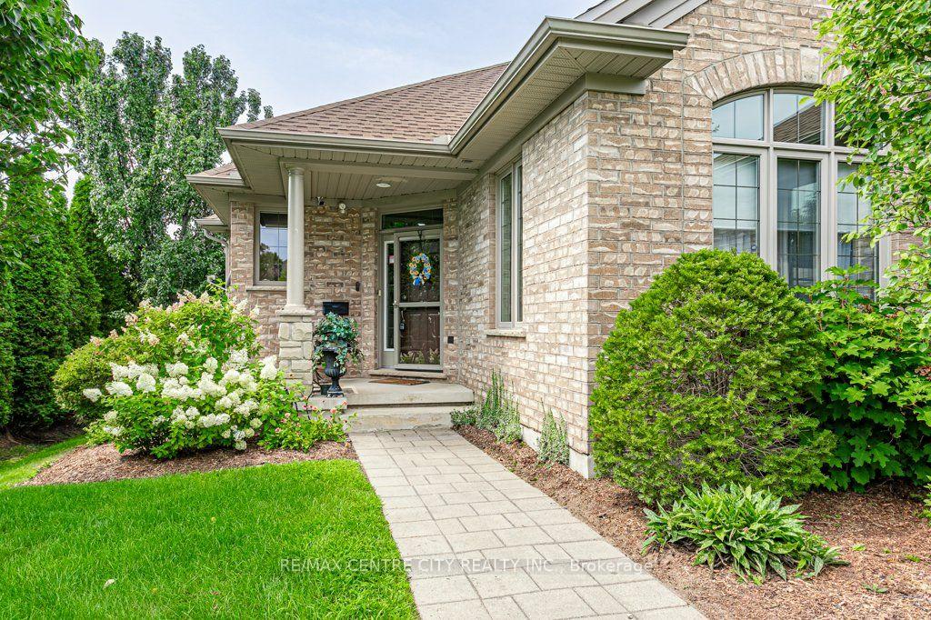 Photo 3 of Unit 37, 100 Southgate Parkway, St. Thomas — HOMEH