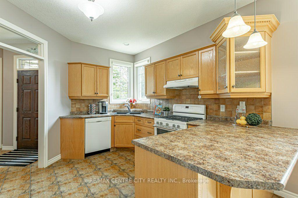 Photo 13 of Unit 37, 100 Southgate Parkway, St. Thomas — HOMEH