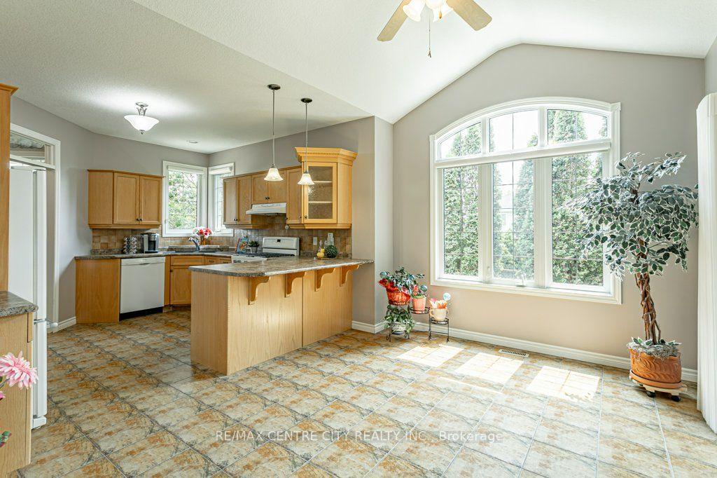 Photo 15 of Unit 37, 100 Southgate Parkway, St. Thomas — HOMEH
