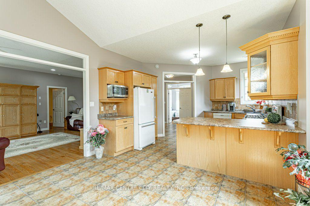 Photo 16 of Unit 37, 100 Southgate Parkway, St. Thomas — HOMEH