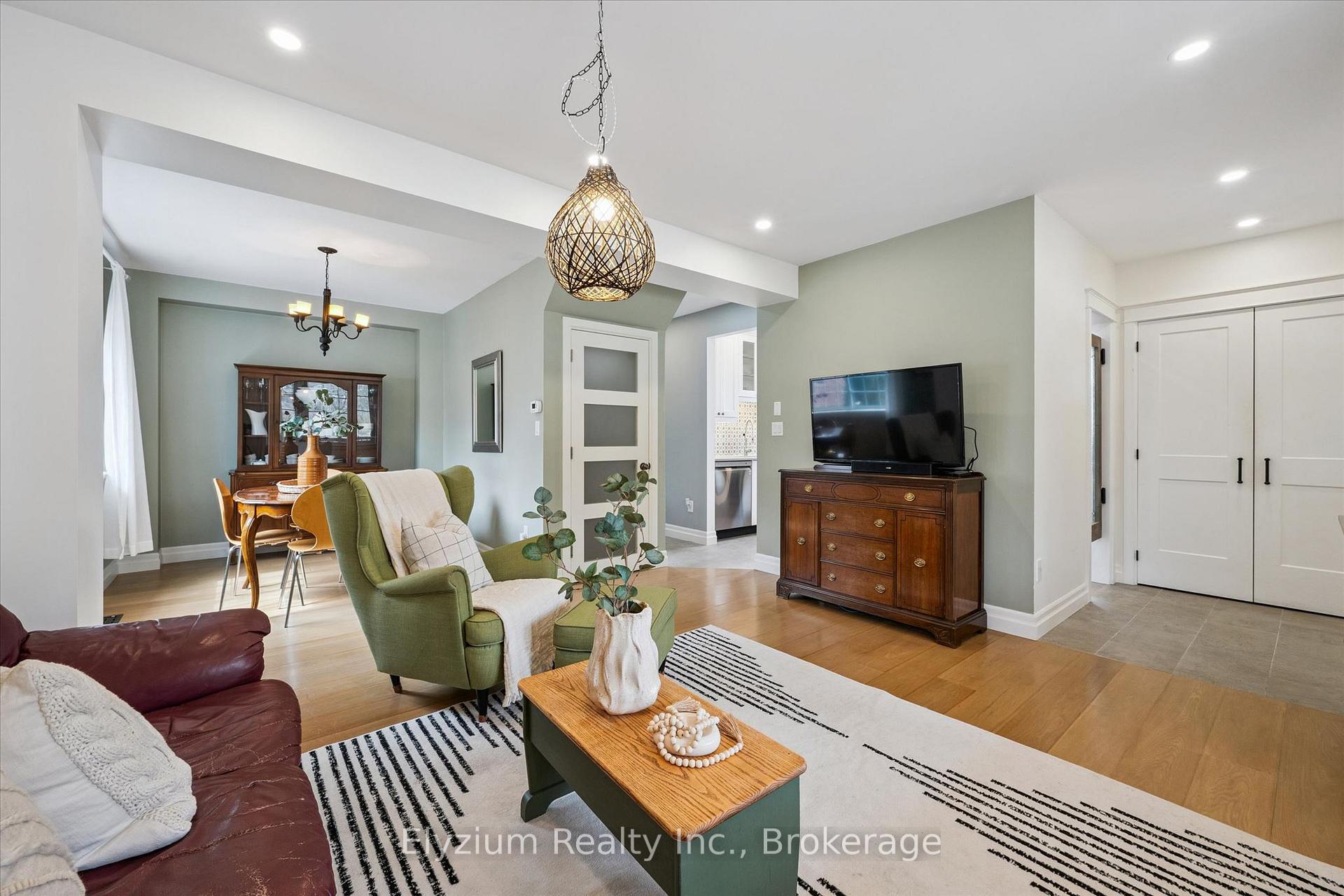 Photo 9 of 10 Winston Crescent, Guelph, St. George's — HOMEH