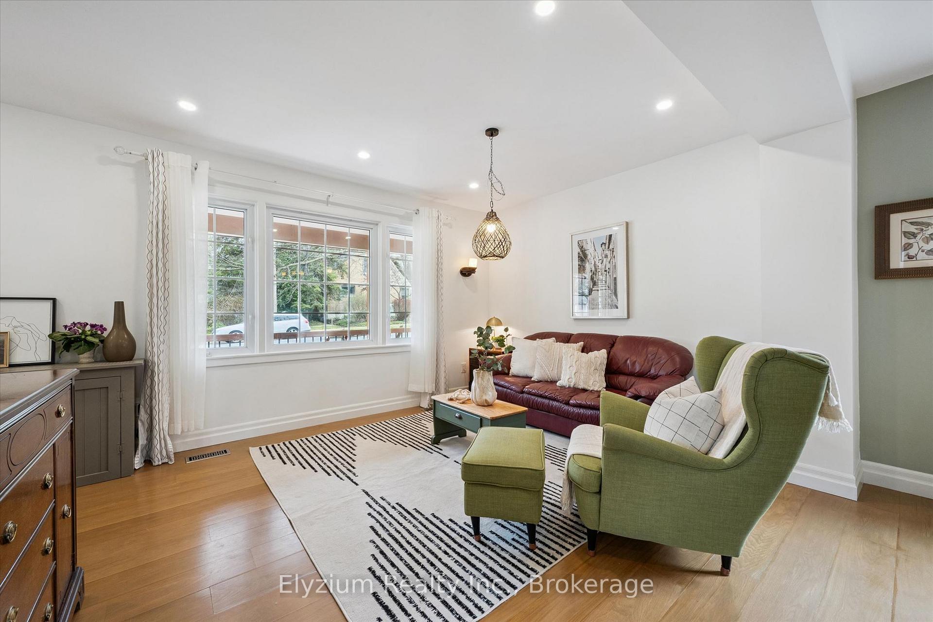 Photo 12 of 10 Winston Crescent, Guelph, St. George's — HOMEH