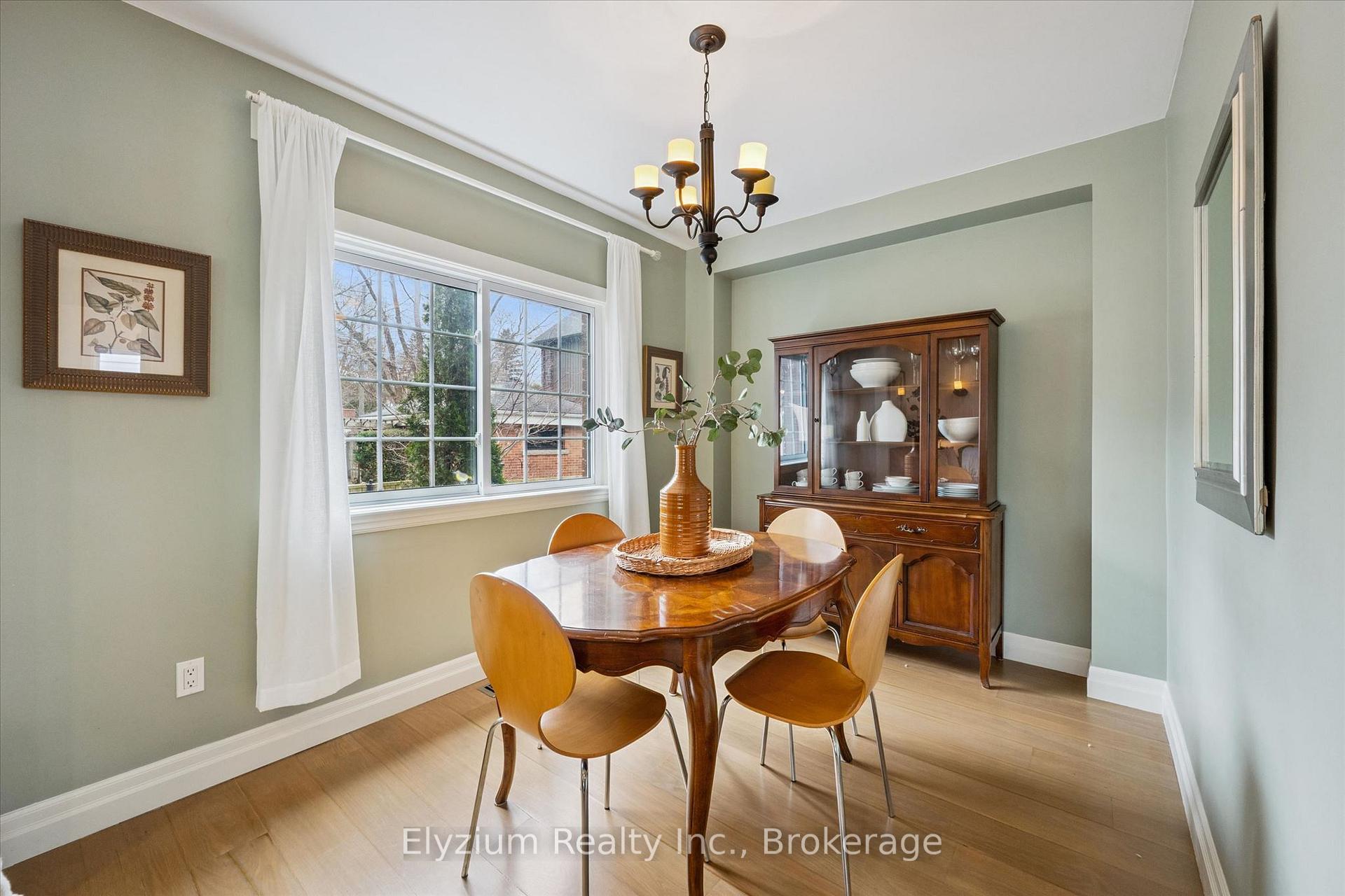 Photo 13 of 10 Winston Crescent, Guelph, St. George's — HOMEH