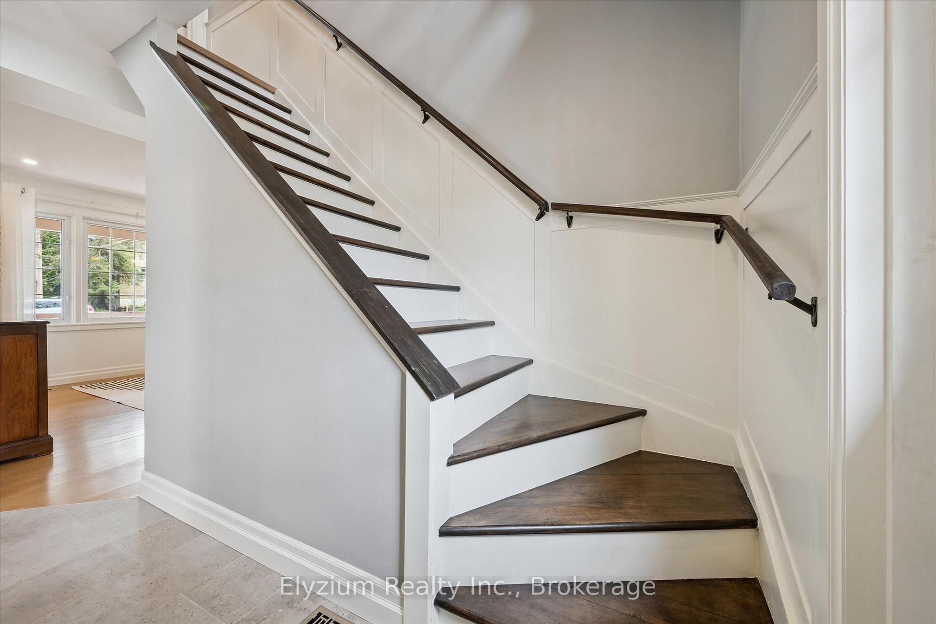 Photo 21 of 10 Winston Crescent, Guelph, St. George's — HOMEH