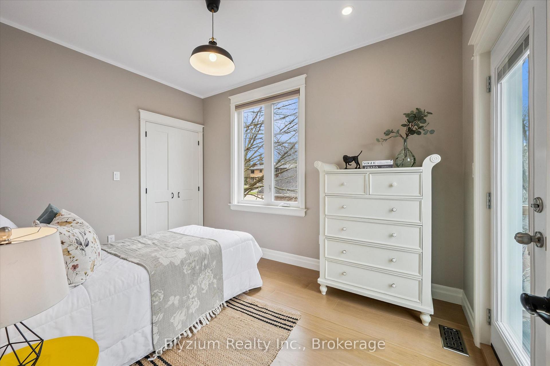 Photo 24 of 10 Winston Crescent, Guelph, St. George's — HOMEH