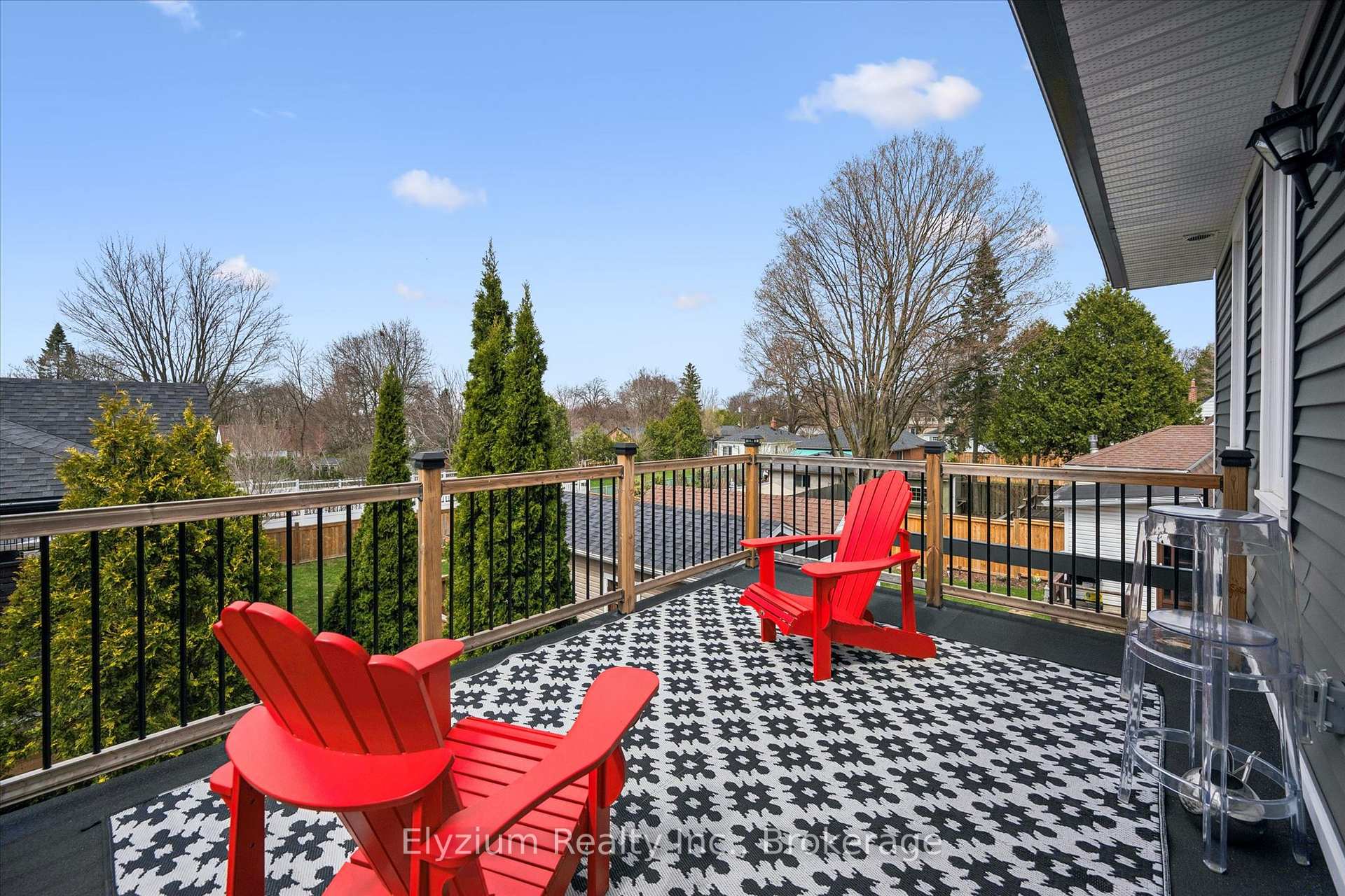Photo 4 of 10 Winston Crescent, Guelph, St. George's — HOMEH