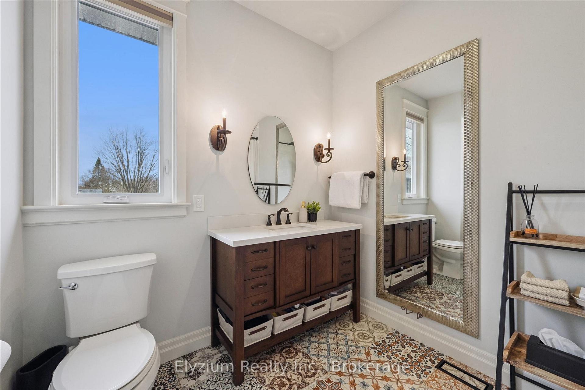 Photo 27 of 10 Winston Crescent, Guelph, St. George's — HOMEH