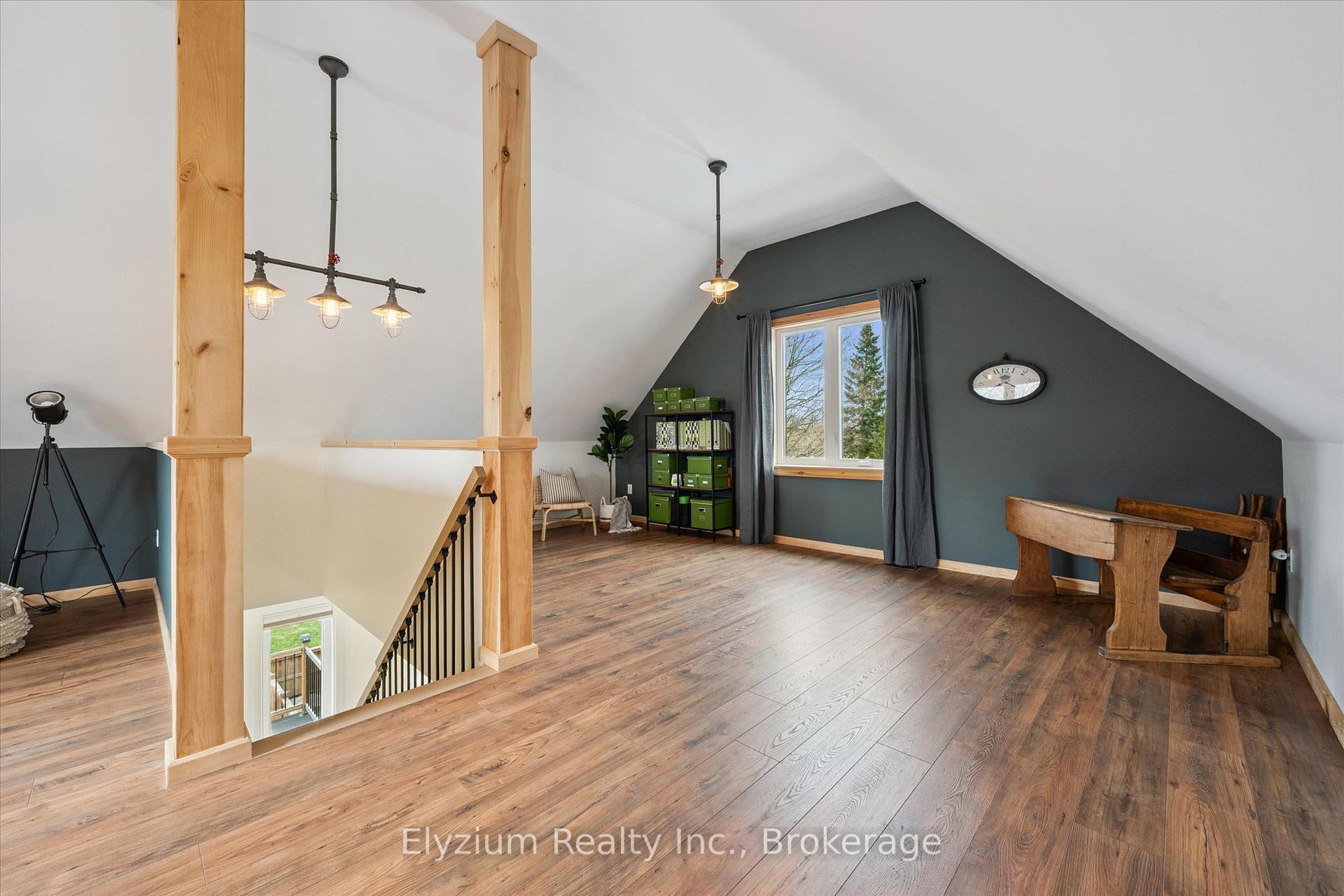 Photo 2 of 10 Winston Crescent, Guelph, St. George's — HOMEH