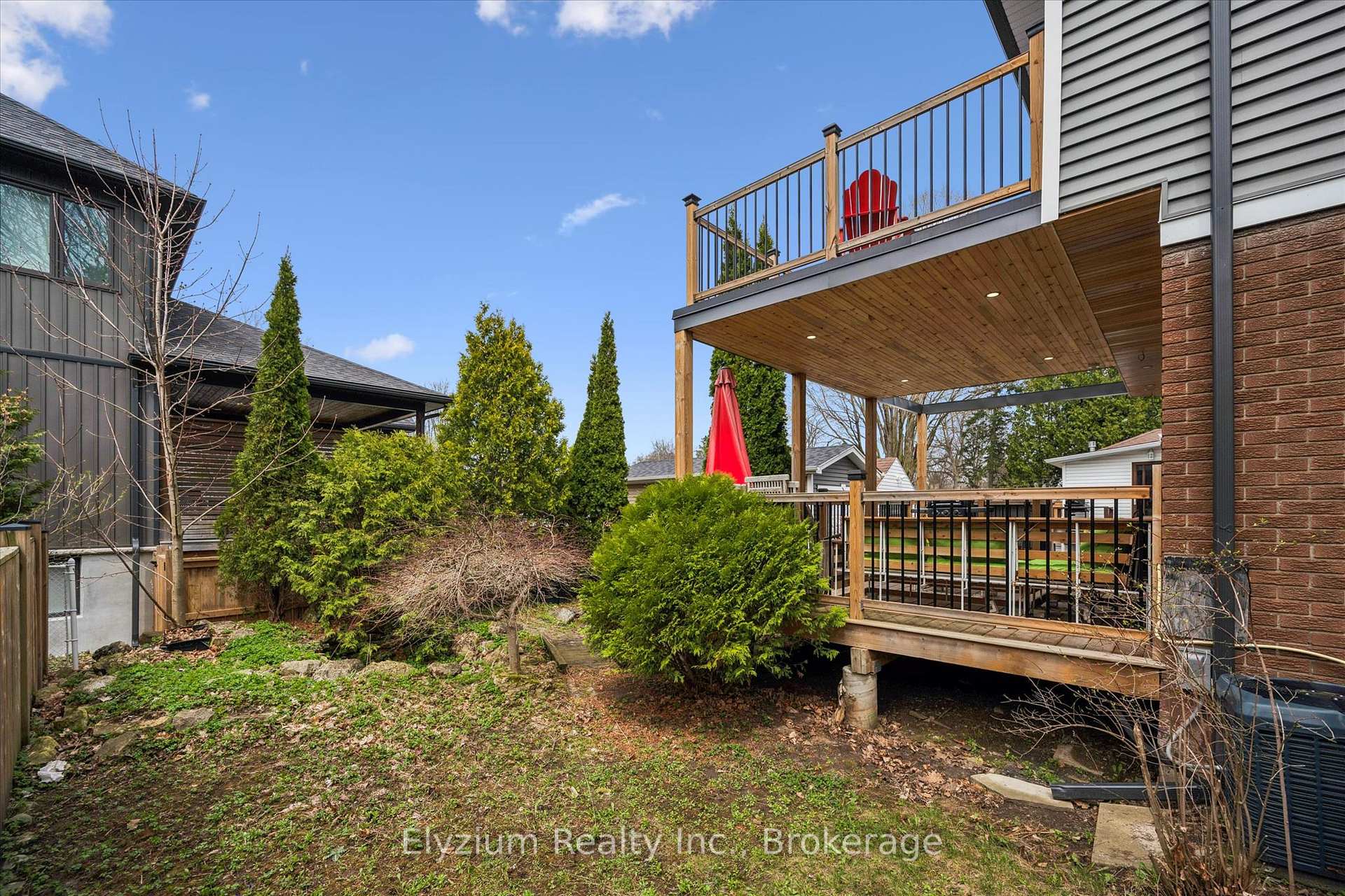 Photo 33 of 10 Winston Crescent, Guelph, St. George's — HOMEH