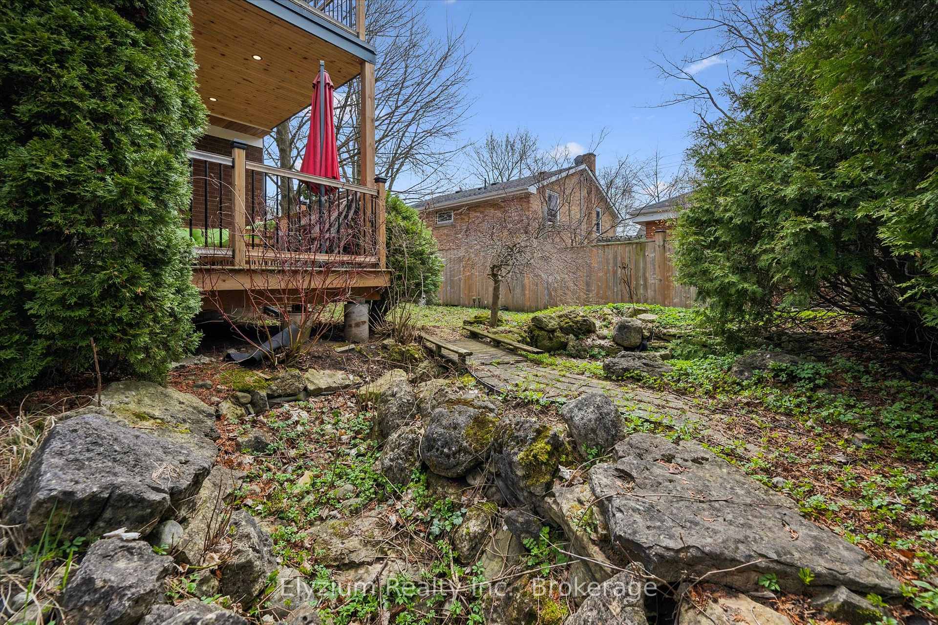Photo 34 of 10 Winston Crescent, Guelph, St. George's — HOMEH