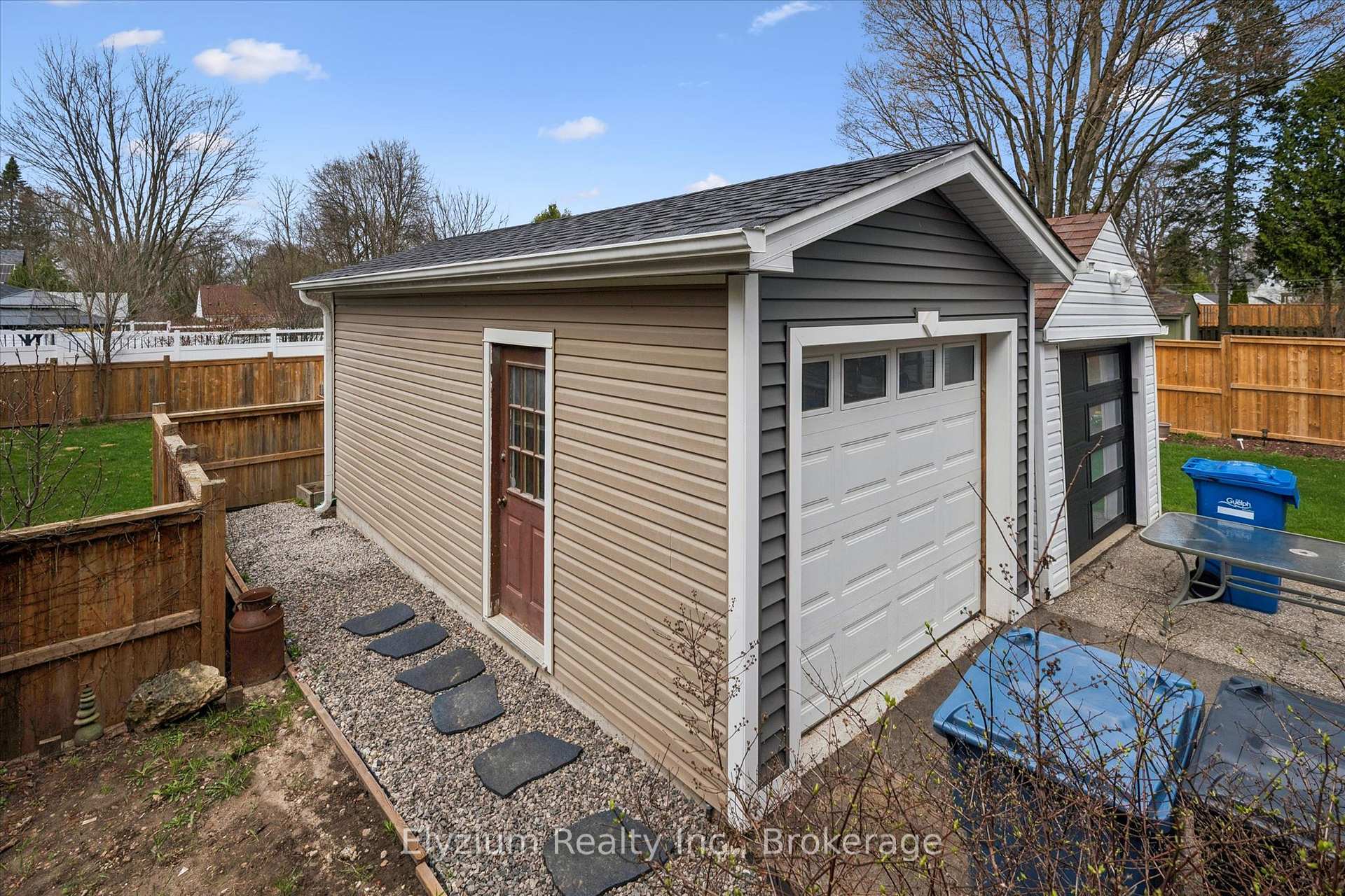 Photo 37 of 10 Winston Crescent, Guelph, St. George's — HOMEH