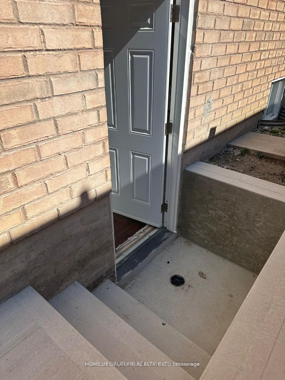 Photo 11 of Unit BSMT, 11 Clair Avenue, Whitby, Brooklin — HOMEH