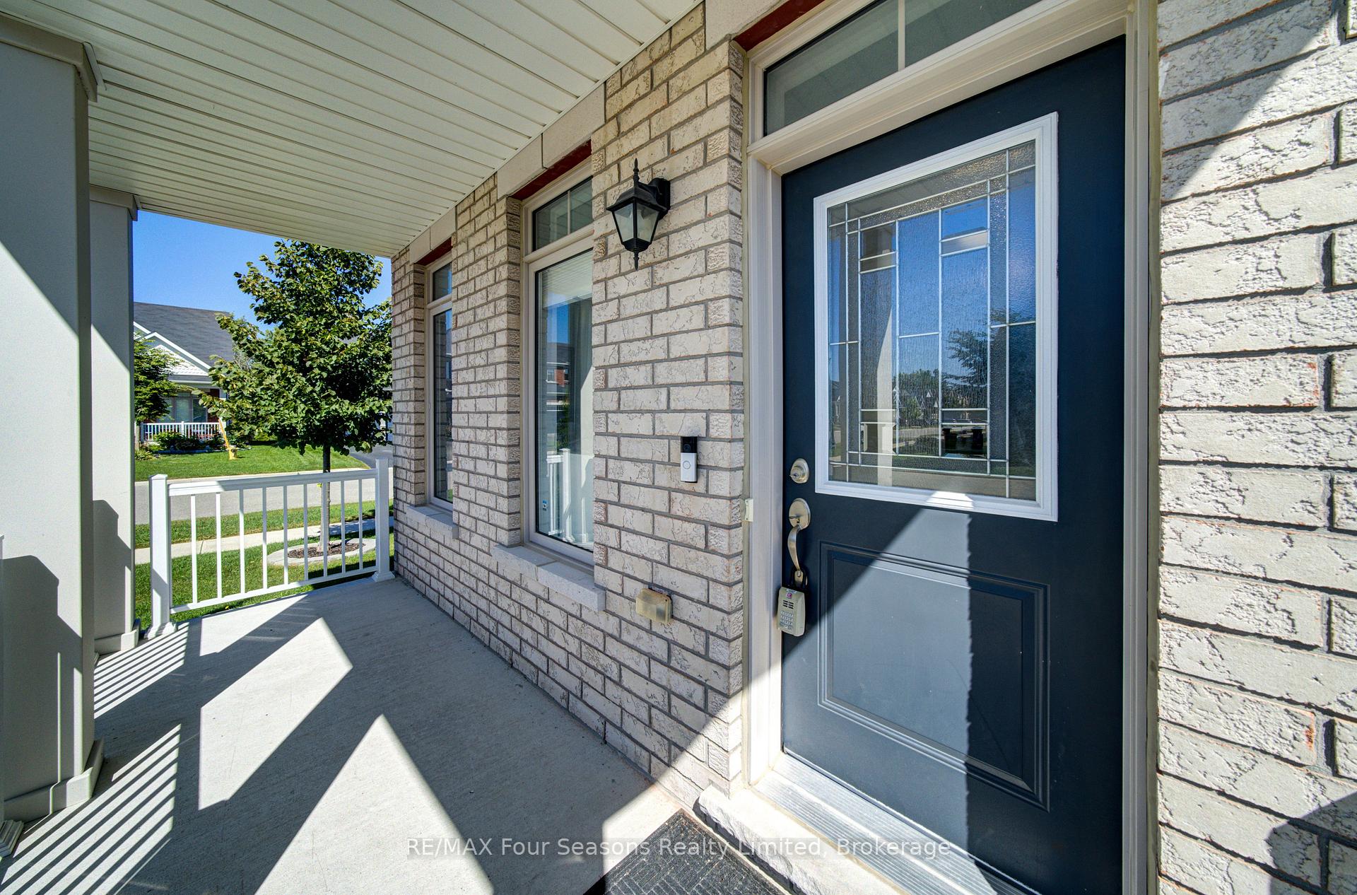 Photo 5 of 73 Bianca Crescent, Wasaga Beach — HOMEH
