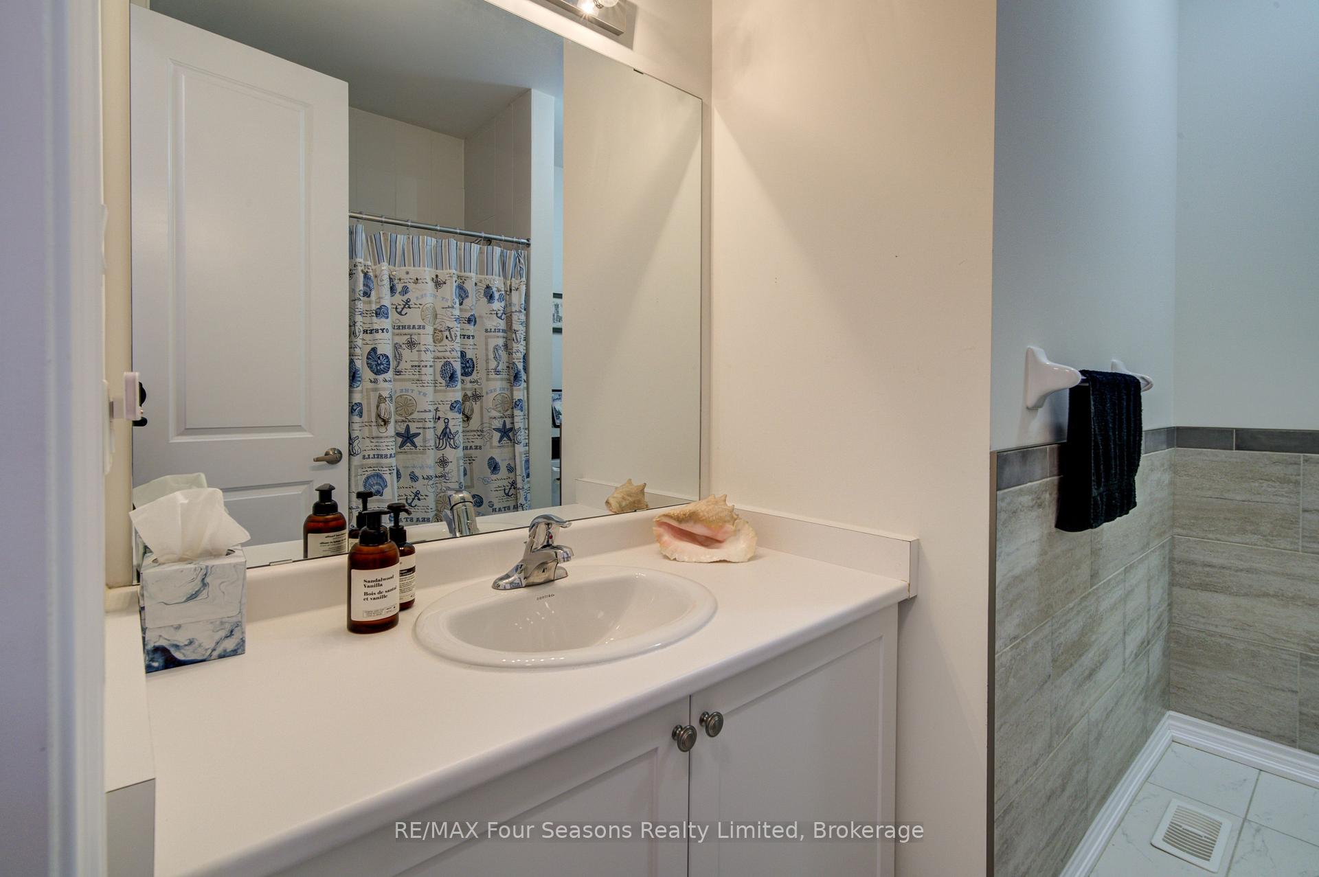 Photo 9 of 73 Bianca Crescent, Wasaga Beach — HOMEH