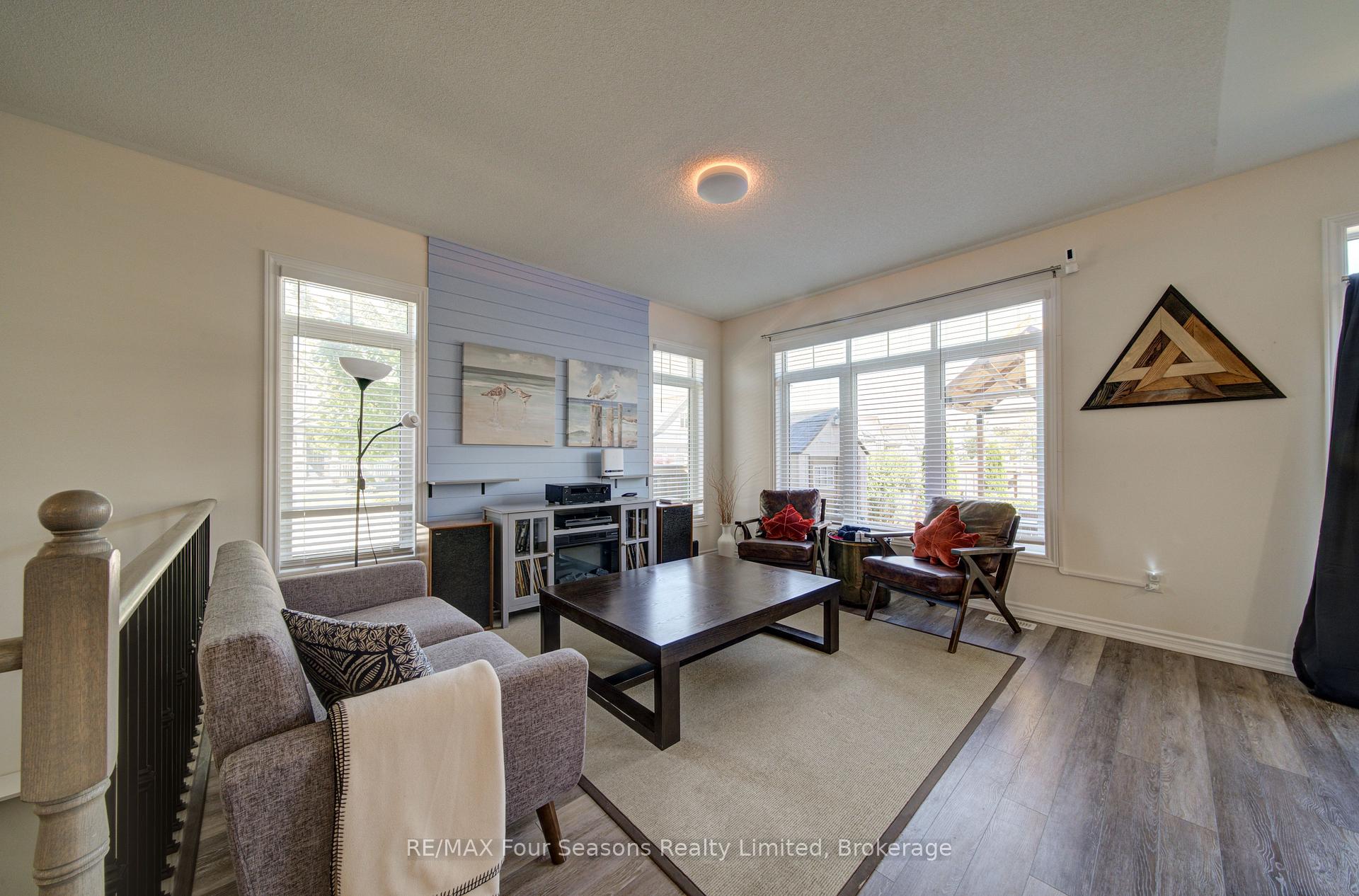 Photo 10 of 73 Bianca Crescent, Wasaga Beach — HOMEH