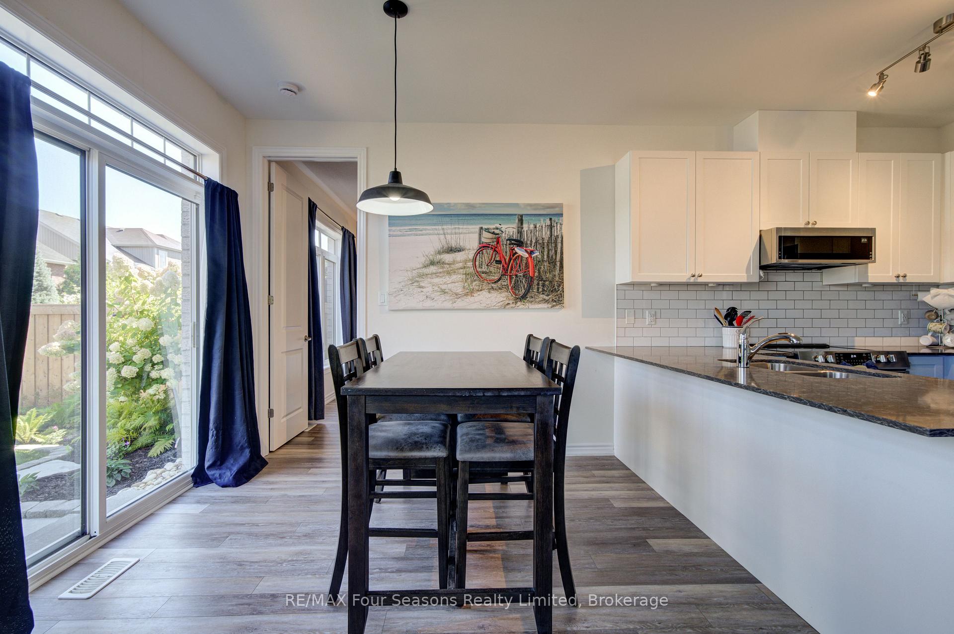 Photo 17 of 73 Bianca Crescent, Wasaga Beach — HOMEH