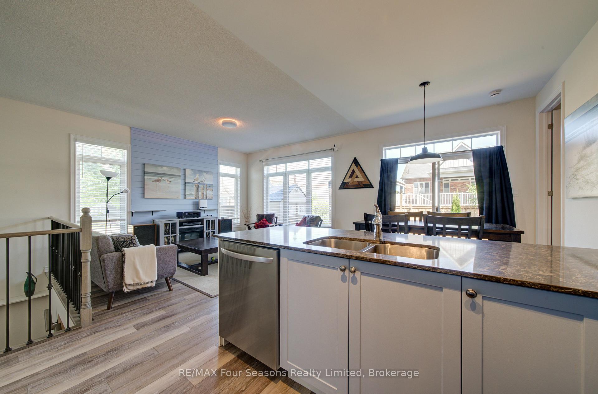 Photo 23 of 73 Bianca Crescent, Wasaga Beach — HOMEH