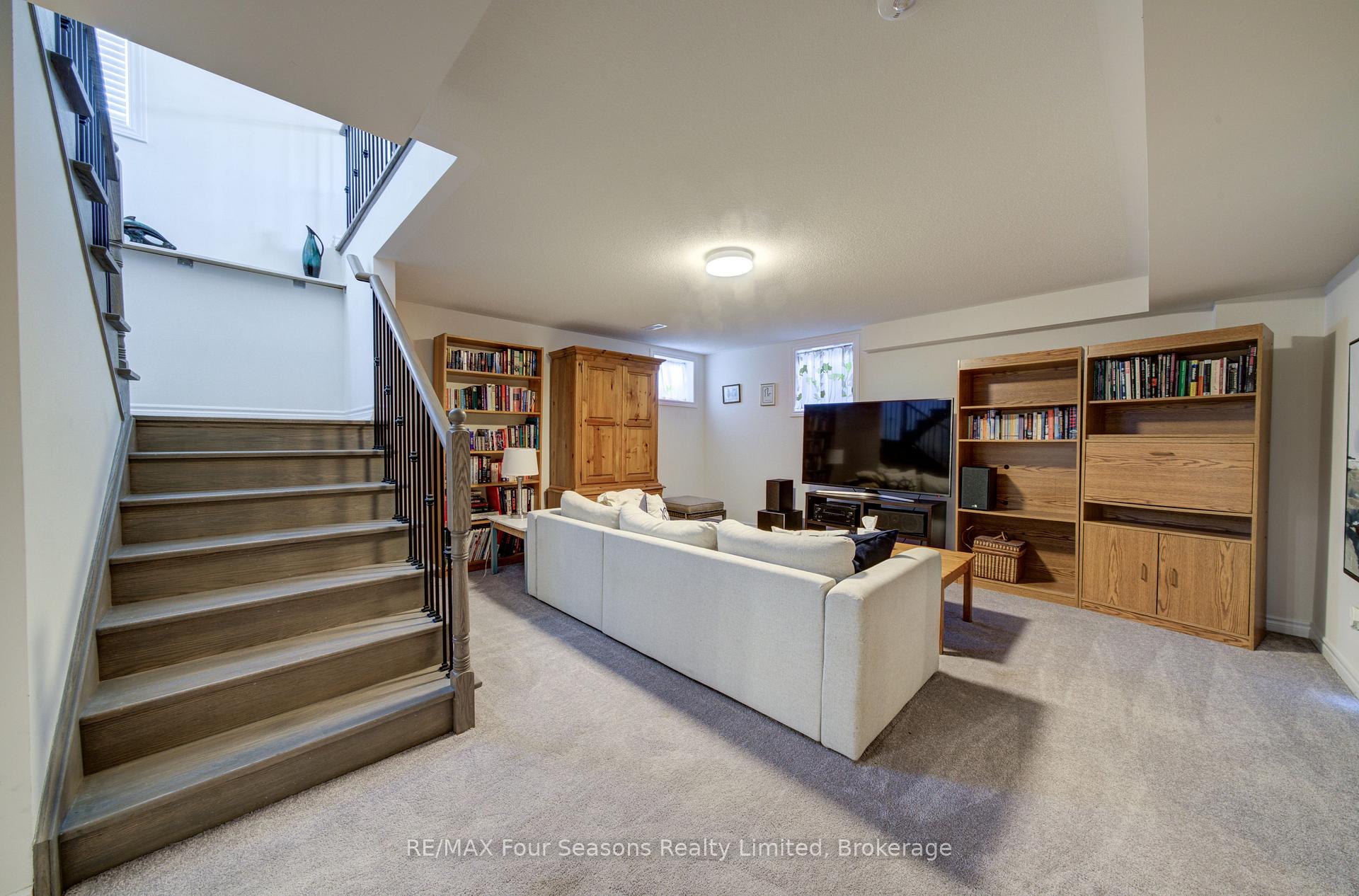 Photo 25 of 73 Bianca Crescent, Wasaga Beach — HOMEH