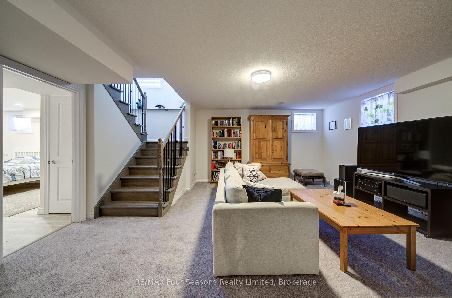 Photo 26 of 73 Bianca Crescent, Wasaga Beach — HOMEH