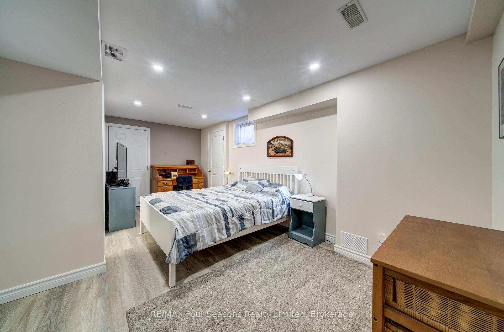 Photo 29 of 73 Bianca Crescent, Wasaga Beach — HOMEH