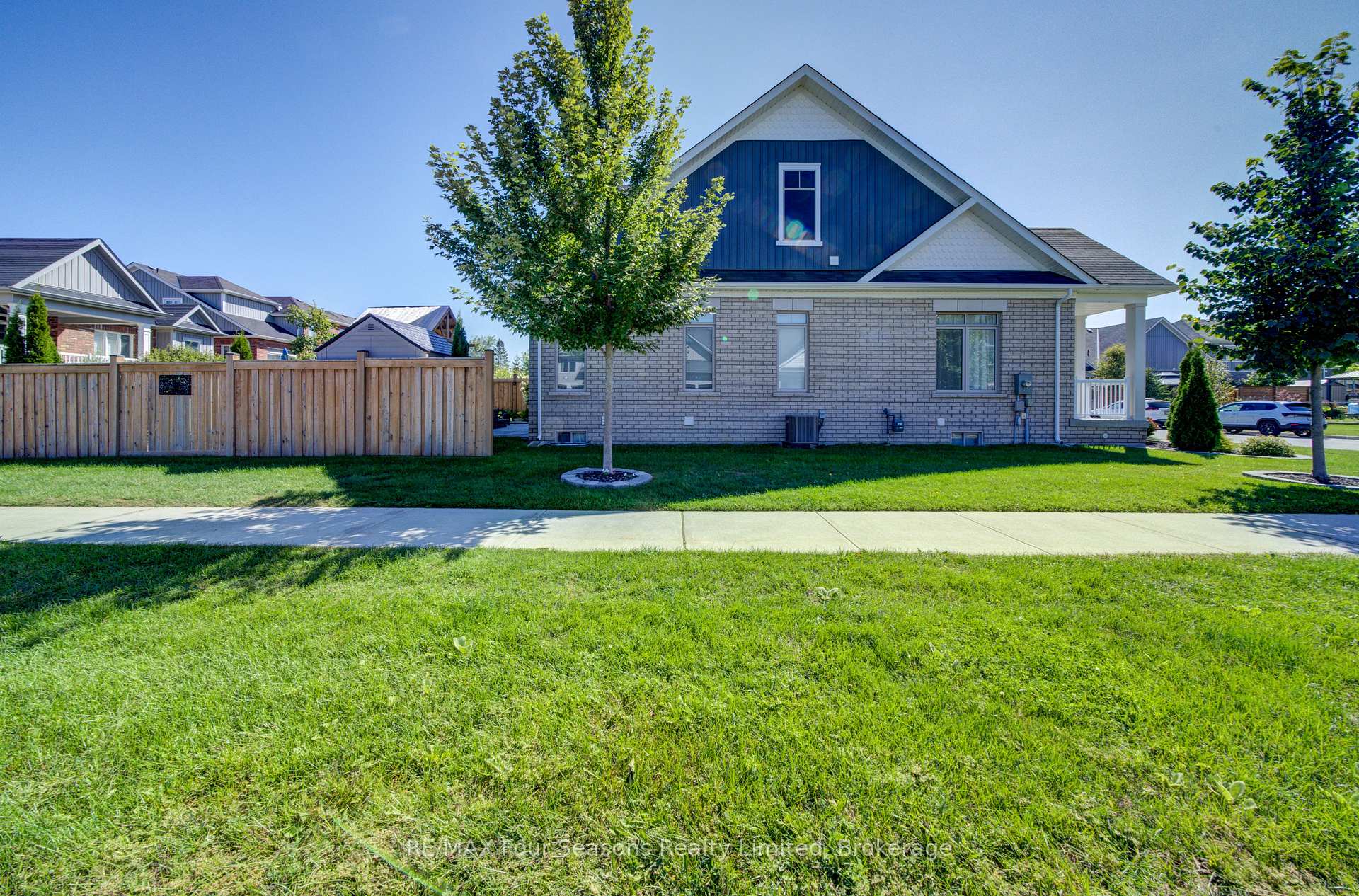 Photo 33 of 73 Bianca Crescent, Wasaga Beach — HOMEH
