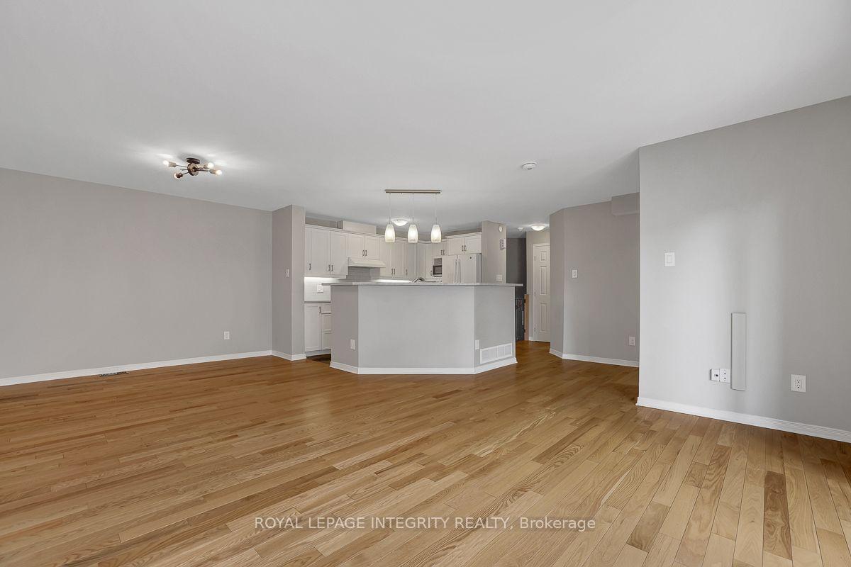 Photo 10 of Unit 211, 3275 St Joseph Boulevard, Ottawa, Bilberry Creek/Queenswood Heights — HOMEH