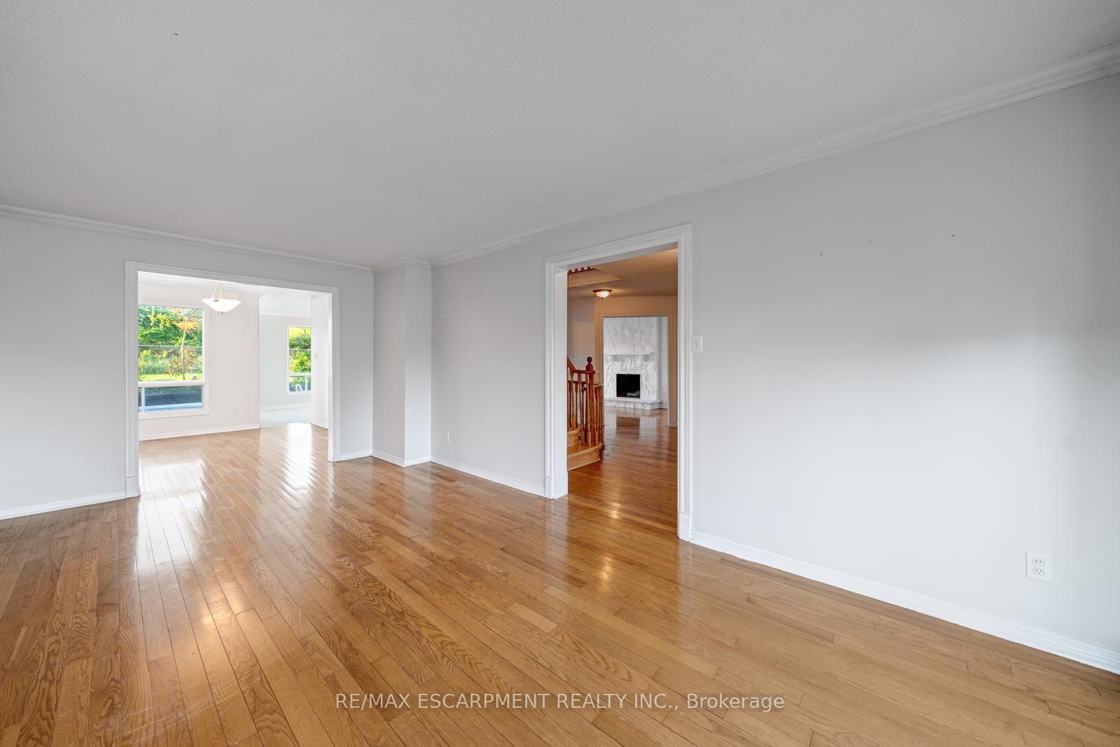 Photo 3 of 2081 Lynn Heights Drive, Pickering, Liverpool — HOMEH