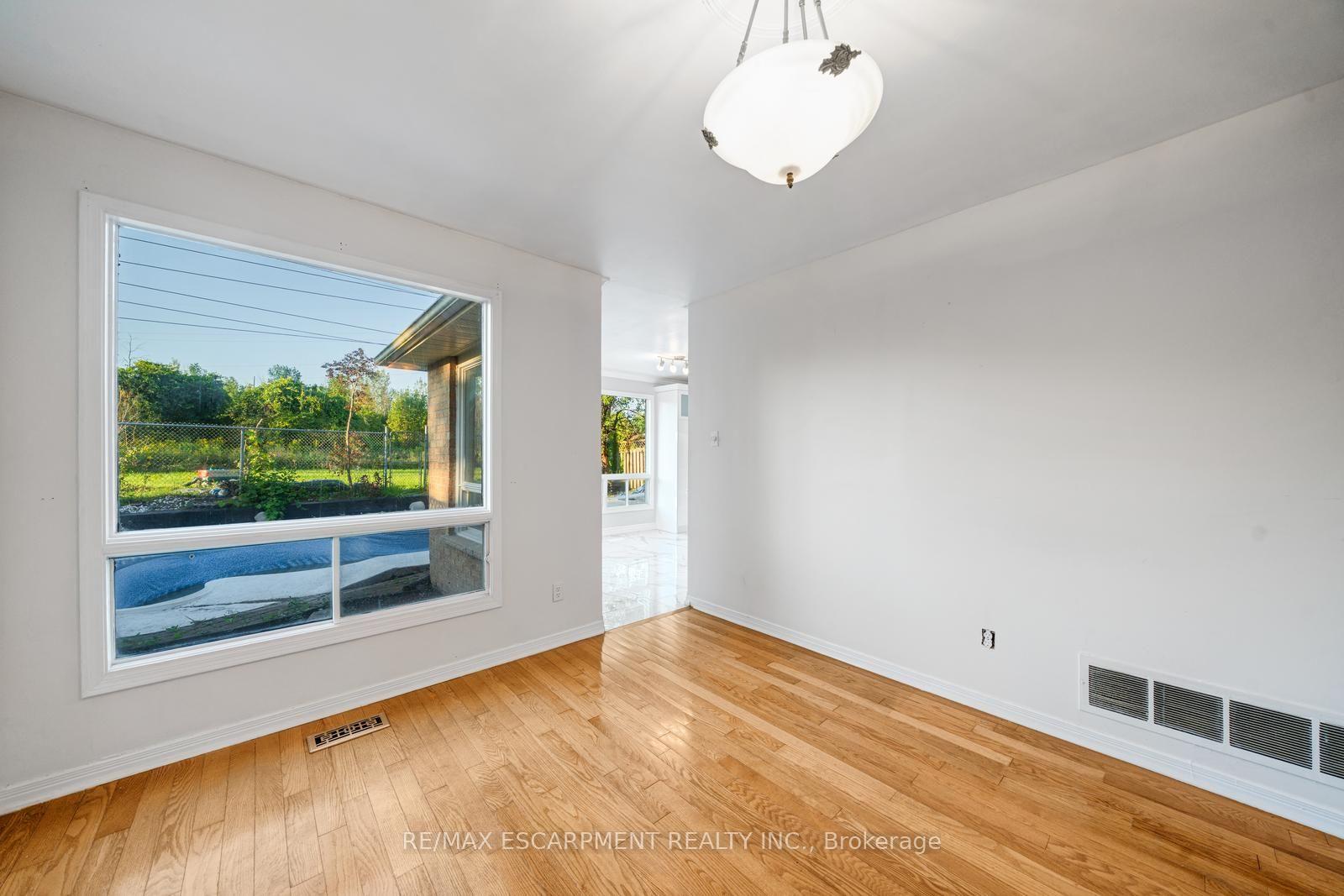 Photo 6 of 2081 Lynn Heights Drive, Pickering, Liverpool — HOMEH