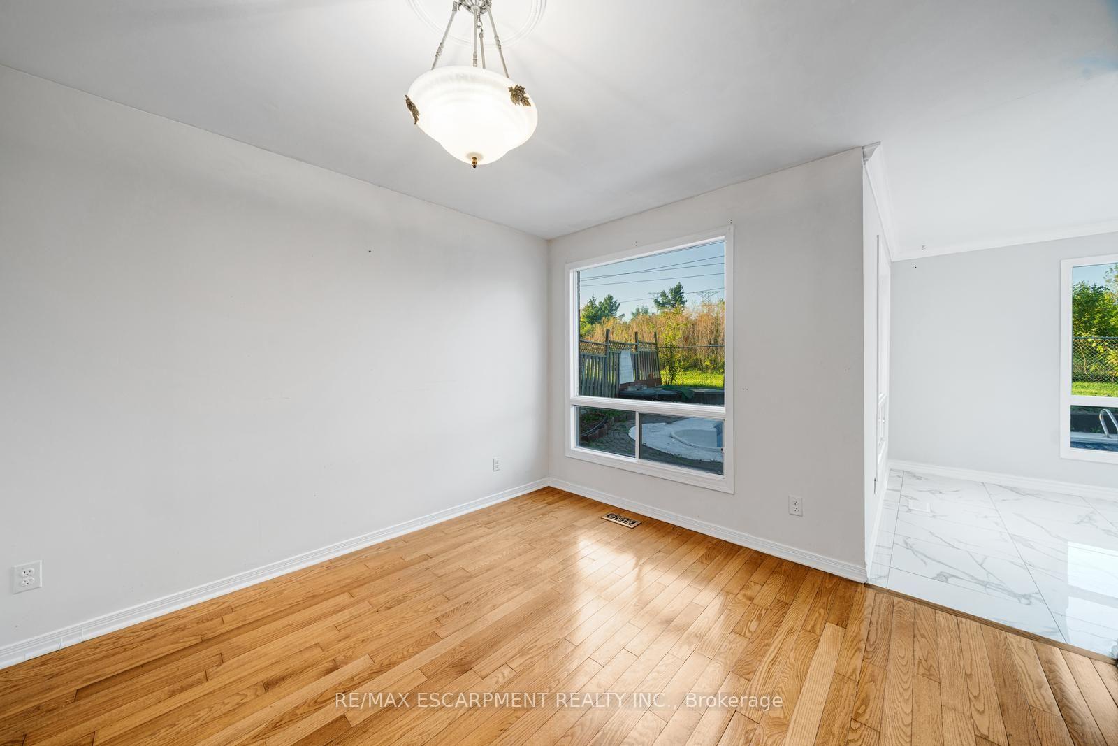 Photo 7 of 2081 Lynn Heights Drive, Pickering, Liverpool — HOMEH