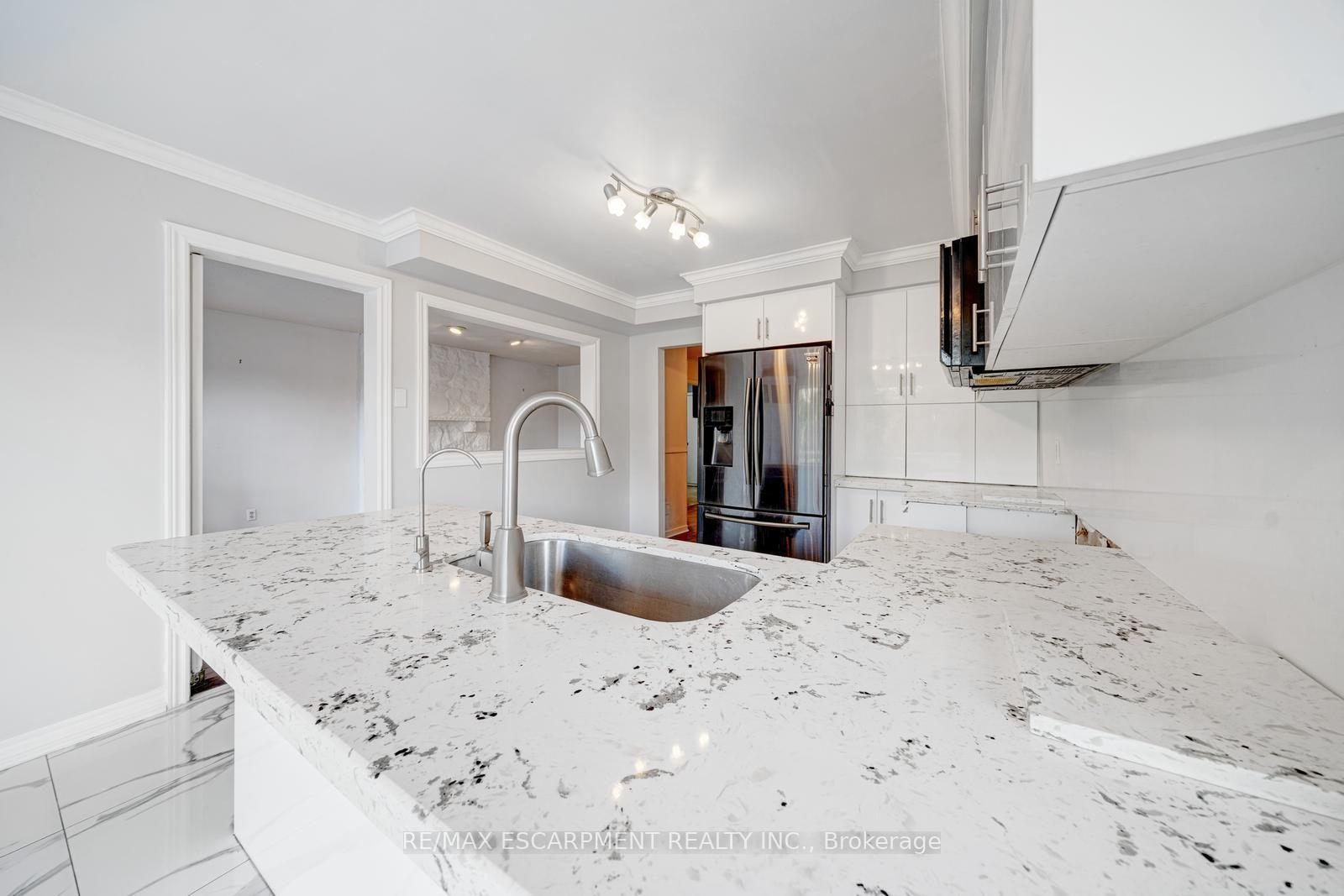 Photo 11 of 2081 Lynn Heights Drive, Pickering, Liverpool — HOMEH