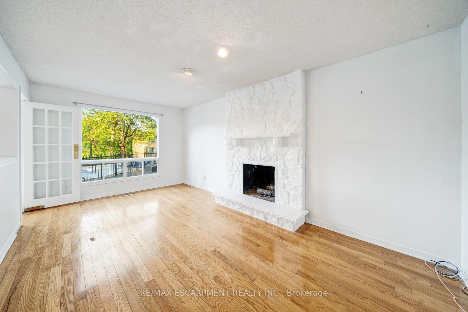 Photo 14 of 2081 Lynn Heights Drive, Pickering, Liverpool — HOMEH