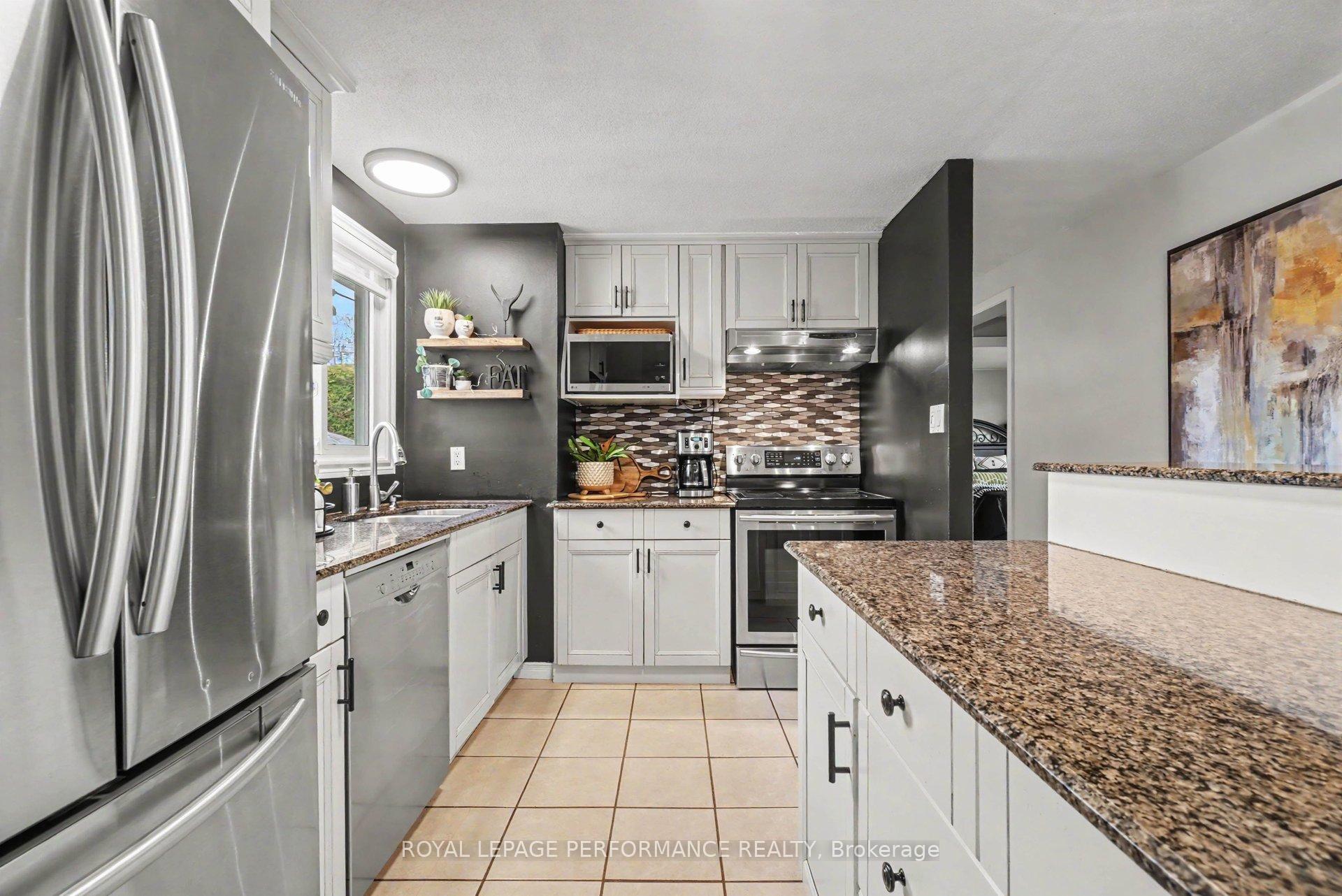 Photo 5 of 1497 Blackheath Street, Ottawa, Bilberry Creek/Queenswood Heights — HOMEH