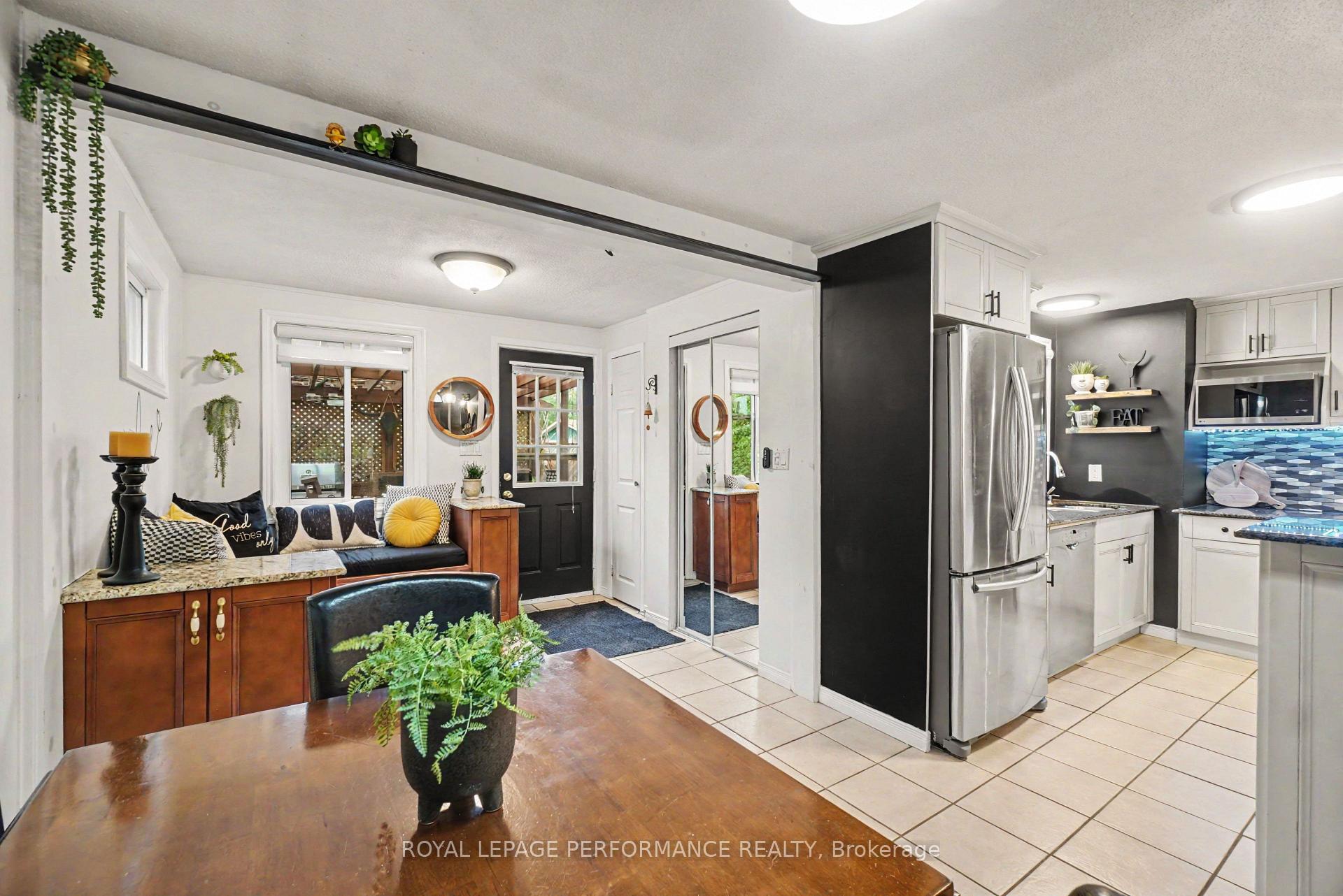 Photo 9 of 1497 Blackheath Street, Ottawa, Bilberry Creek/Queenswood Heights — HOMEH
