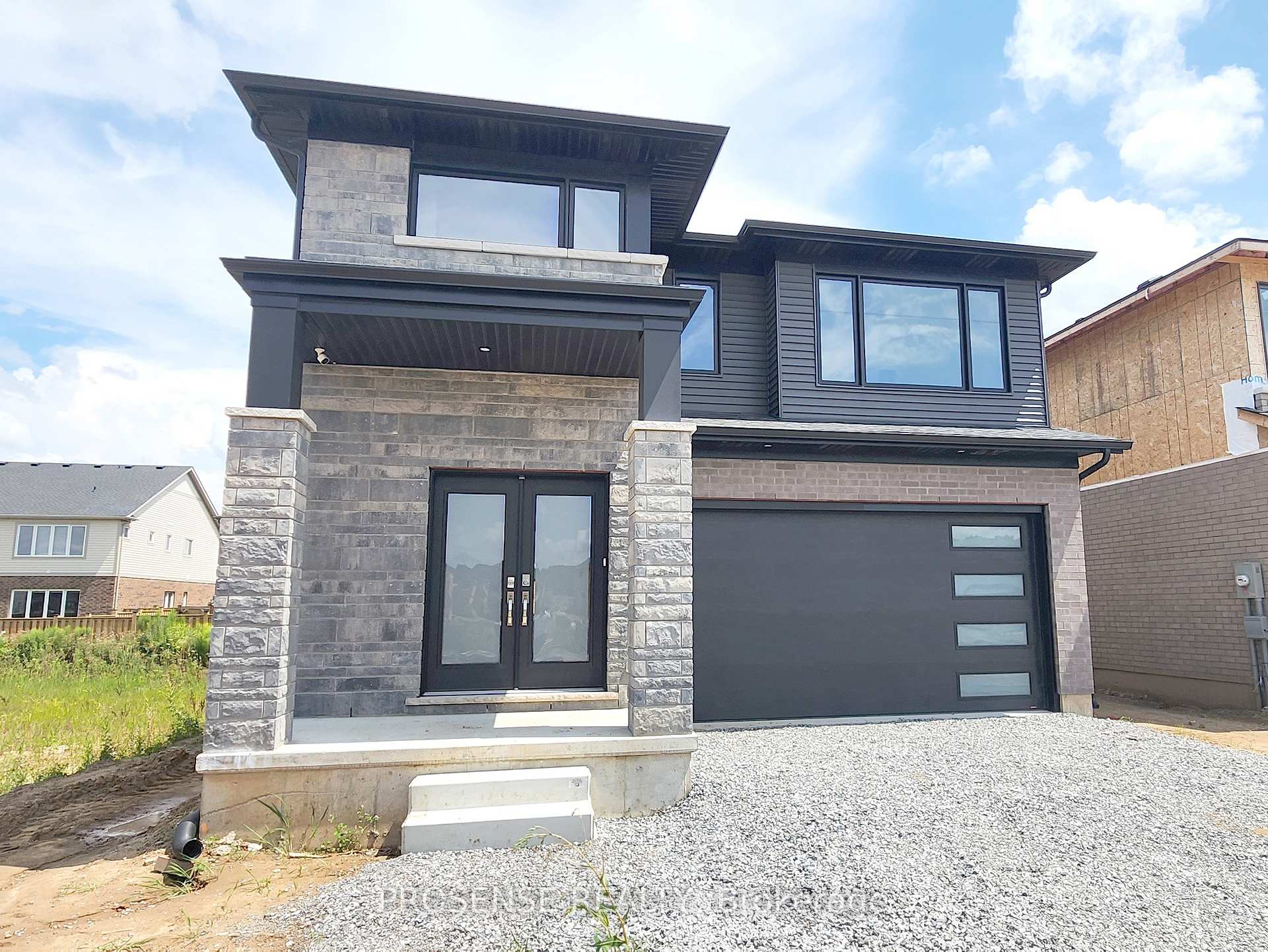Photo 2 of 15 Samuel Avenue, Pelham, Fonthill — HOMEH