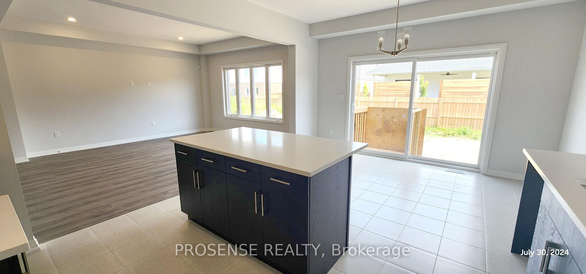 Photo 5 of 15 Samuel Avenue, Pelham, Fonthill — HOMEH