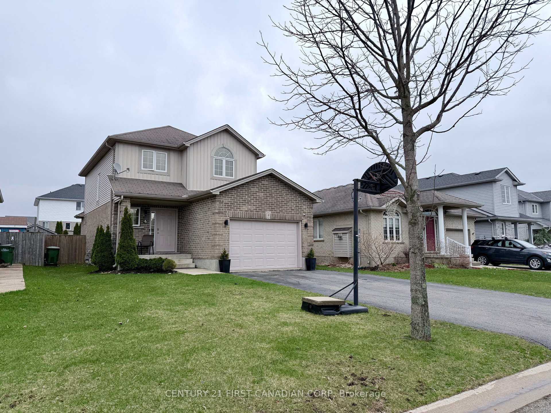 Photo 3 of 9 Barrett Crescent, St. Thomas — HOMEH