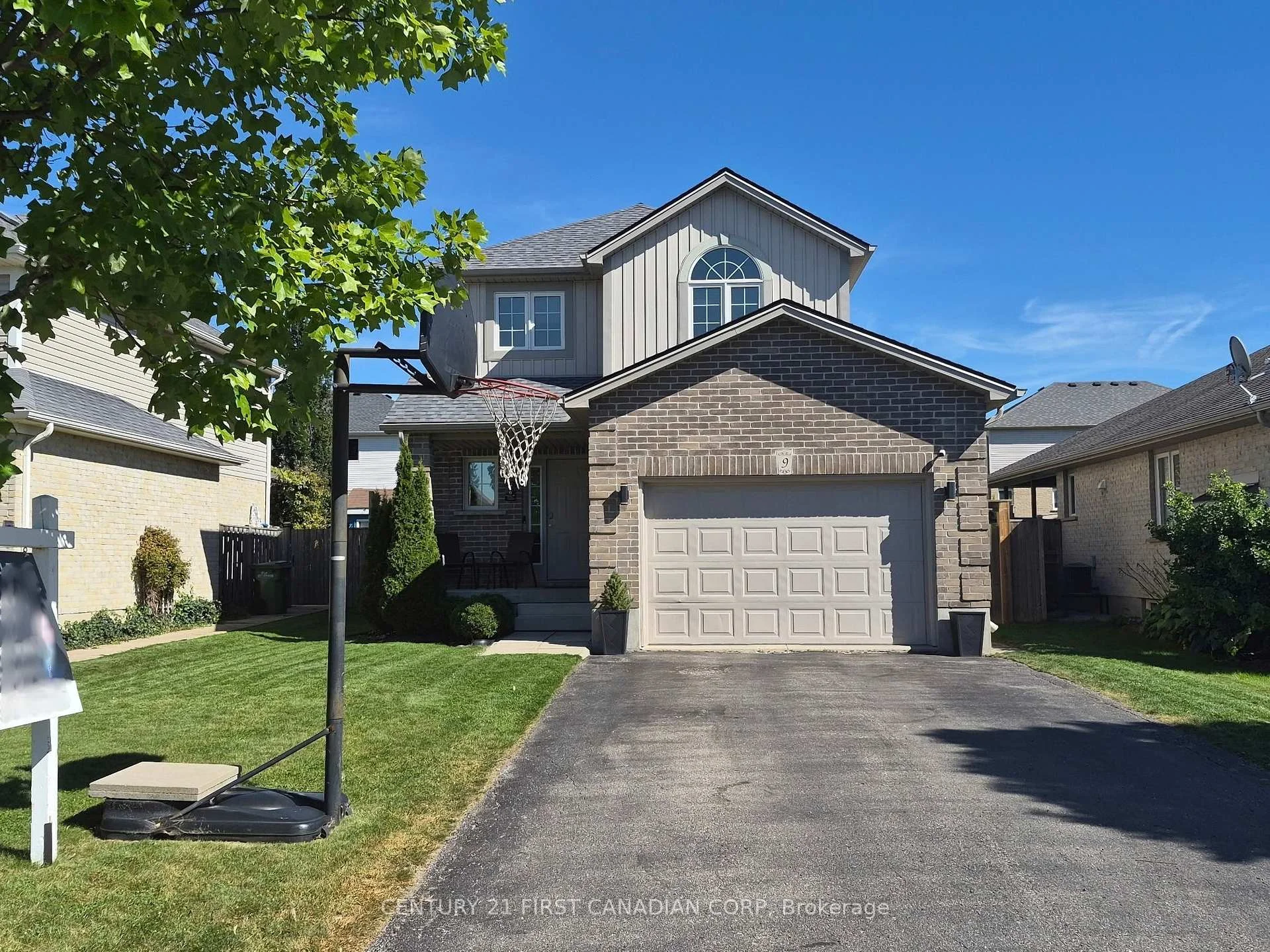Photo 1 of 9 Barrett Crescent, St. Thomas — HOMEH