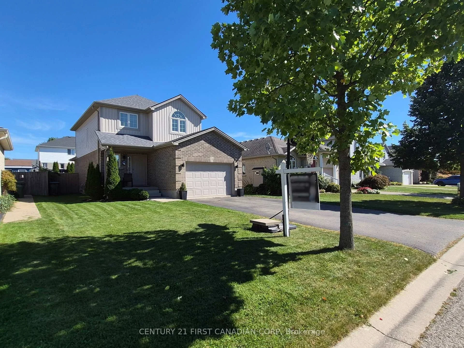 Photo 4 of 9 Barrett Crescent, St. Thomas — HOMEH