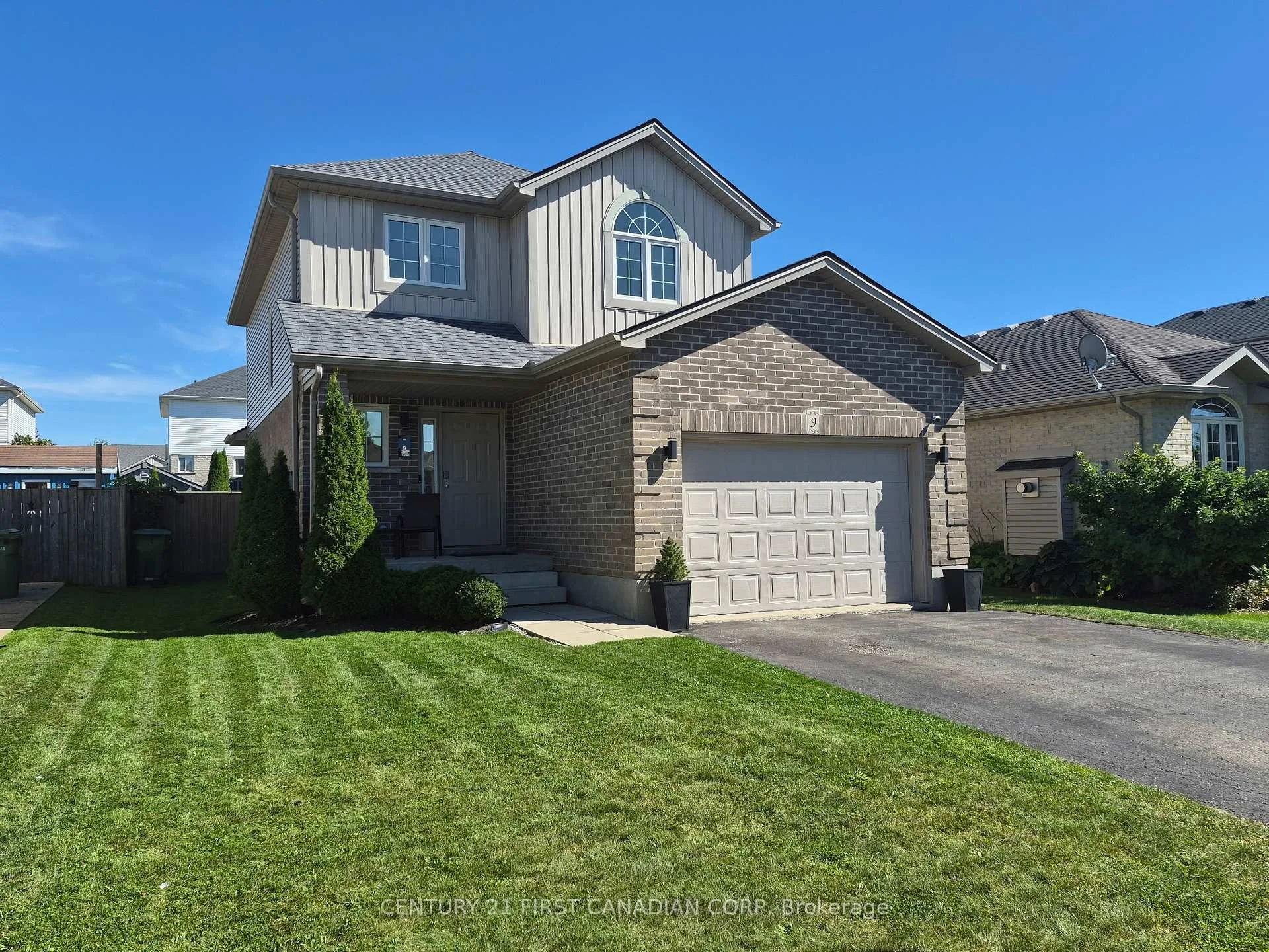 Photo 5 of 9 Barrett Crescent, St. Thomas — HOMEH