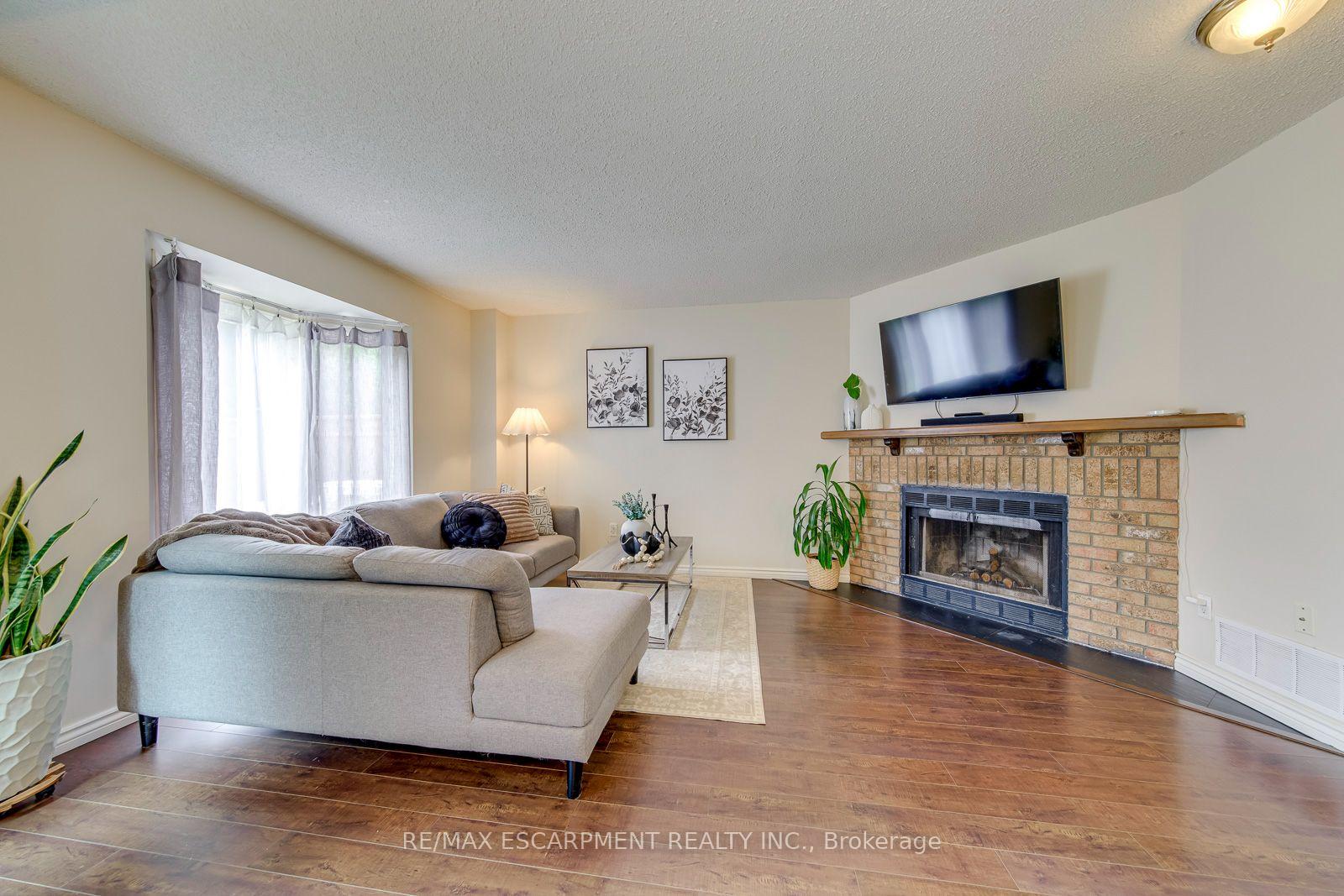 Photo 7 of 2549 Addingham Crescent, Oakville, Clearview — HOMEH