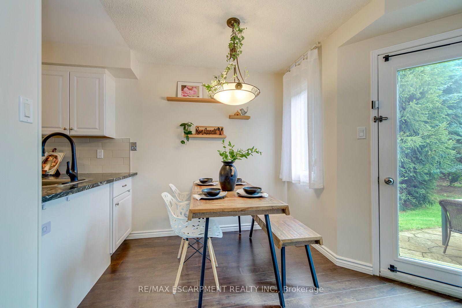 Photo 8 of 2549 Addingham Crescent, Oakville, Clearview — HOMEH