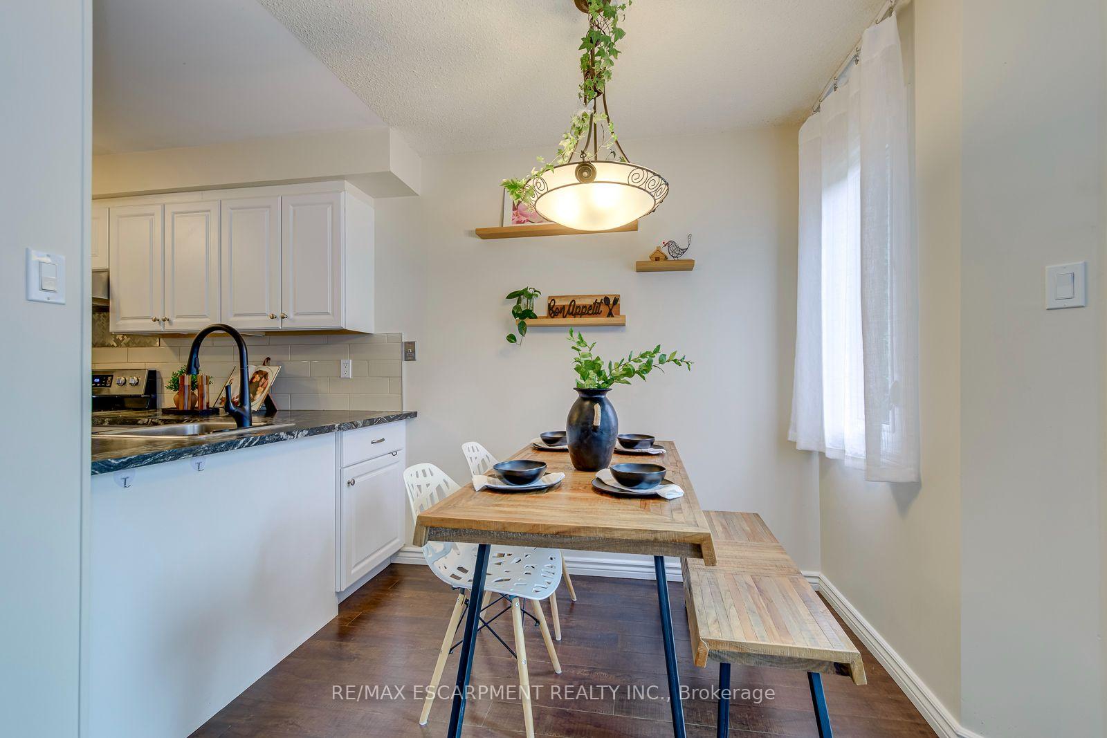 Photo 9 of 2549 Addingham Crescent, Oakville, Clearview — HOMEH