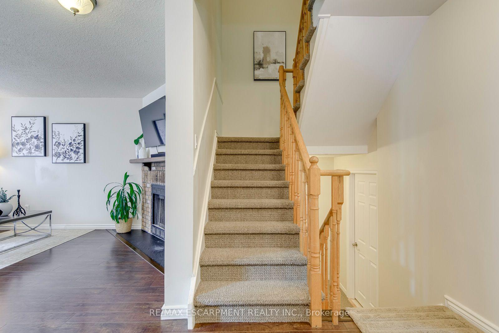 Photo 13 of 2549 Addingham Crescent, Oakville, Clearview — HOMEH